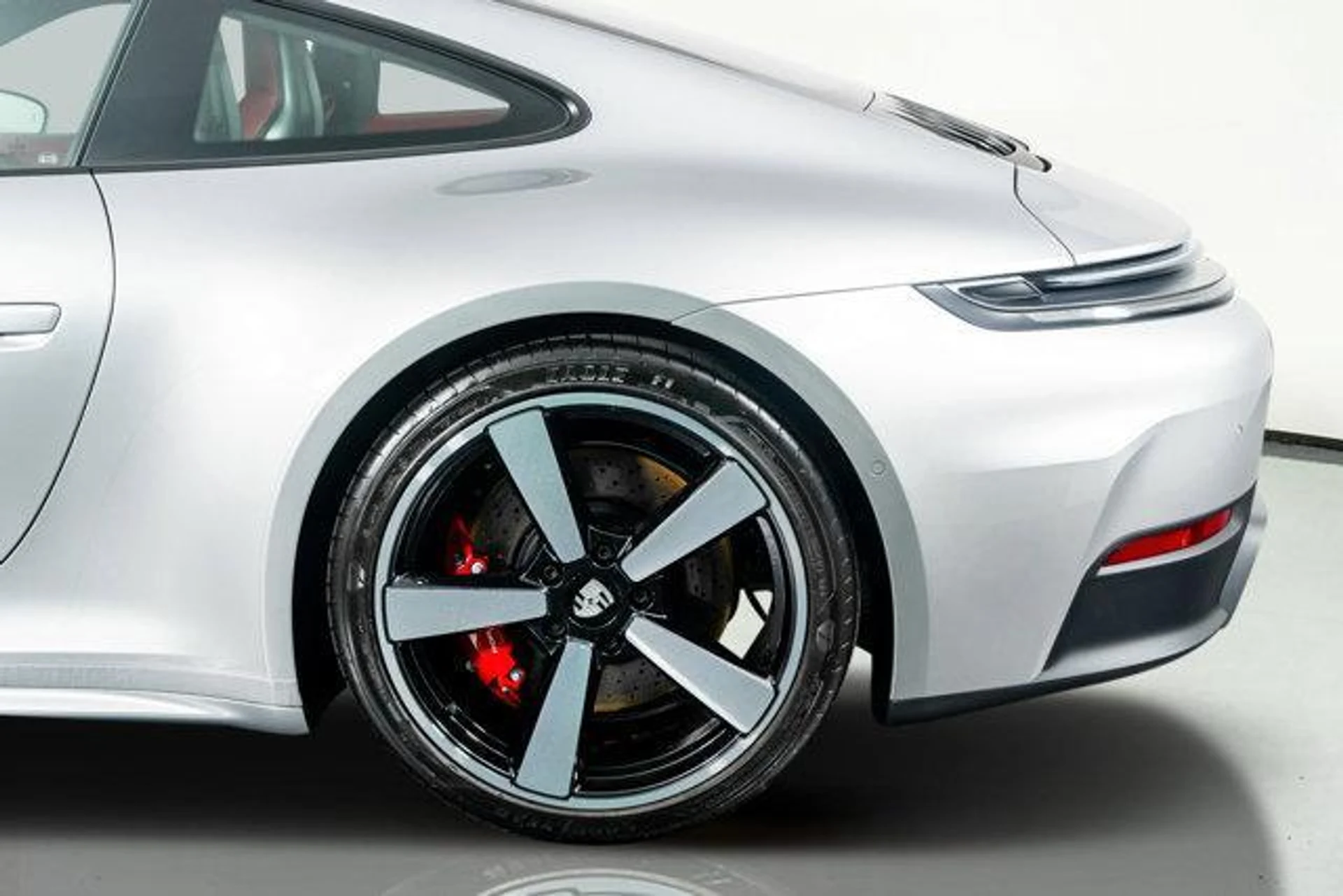 mph019_203606677_A_Ej_K2dzzn_Emwc1kyo_Gxwz72_HTE_8b902d182f