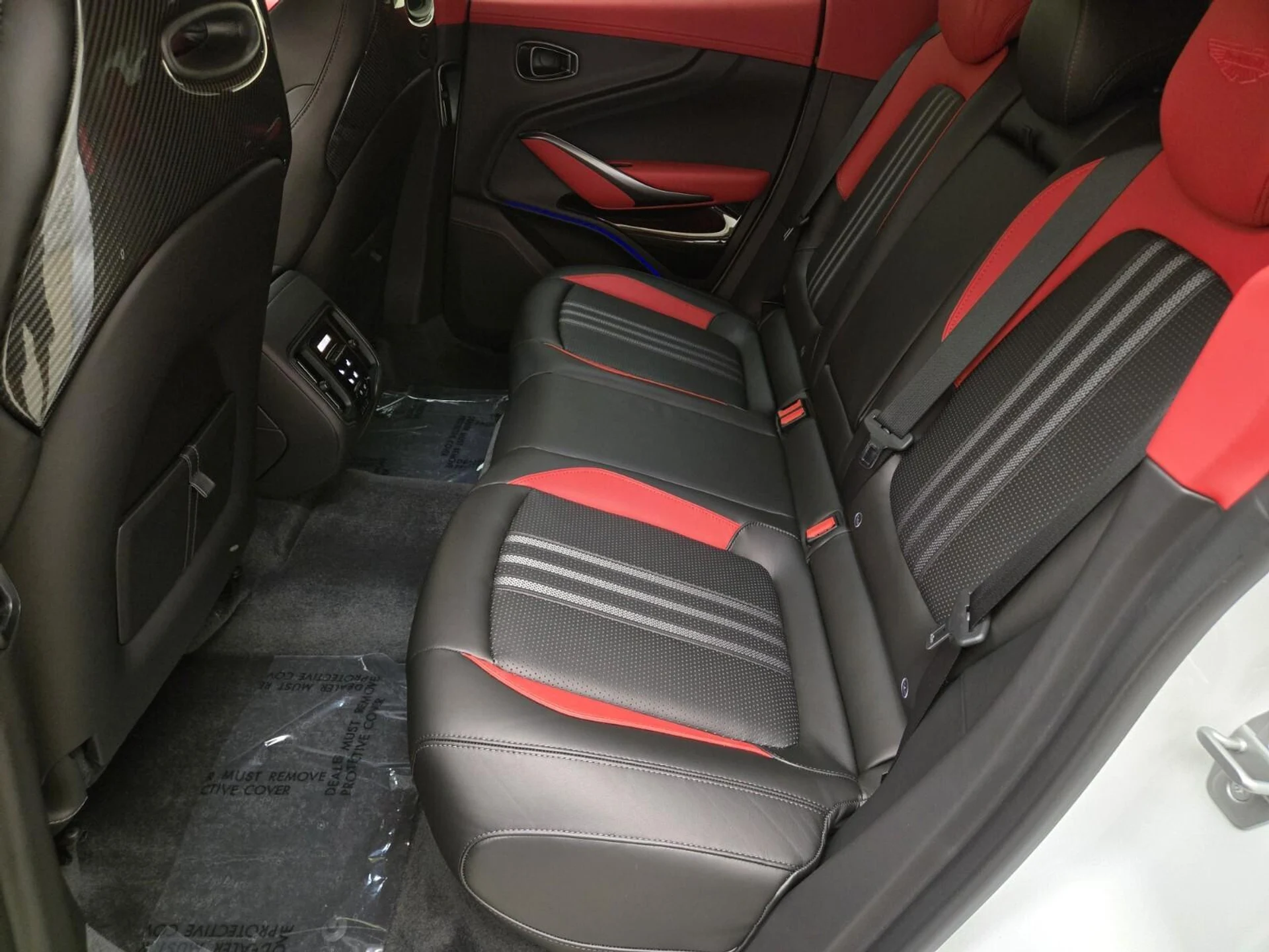 mph019_2039384785_Used_2025_Aston_Martin_DBX_707_1762583638_7682c6bef5