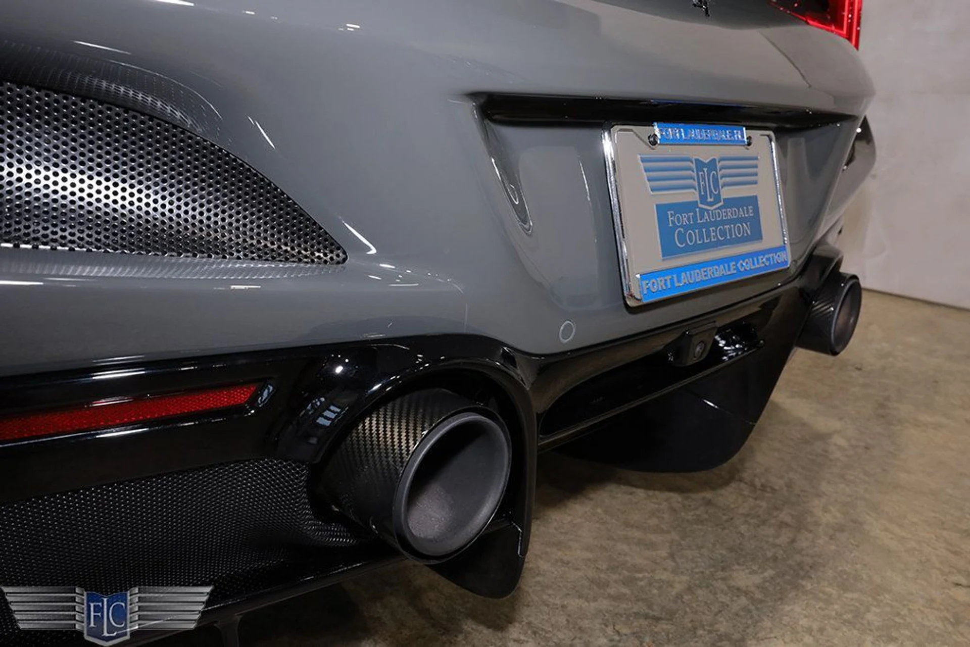 mph019_2045479249_used_2023_ferrari_f8_spider_convertible_9689_22975625_20_1024_bdd3ed8c87