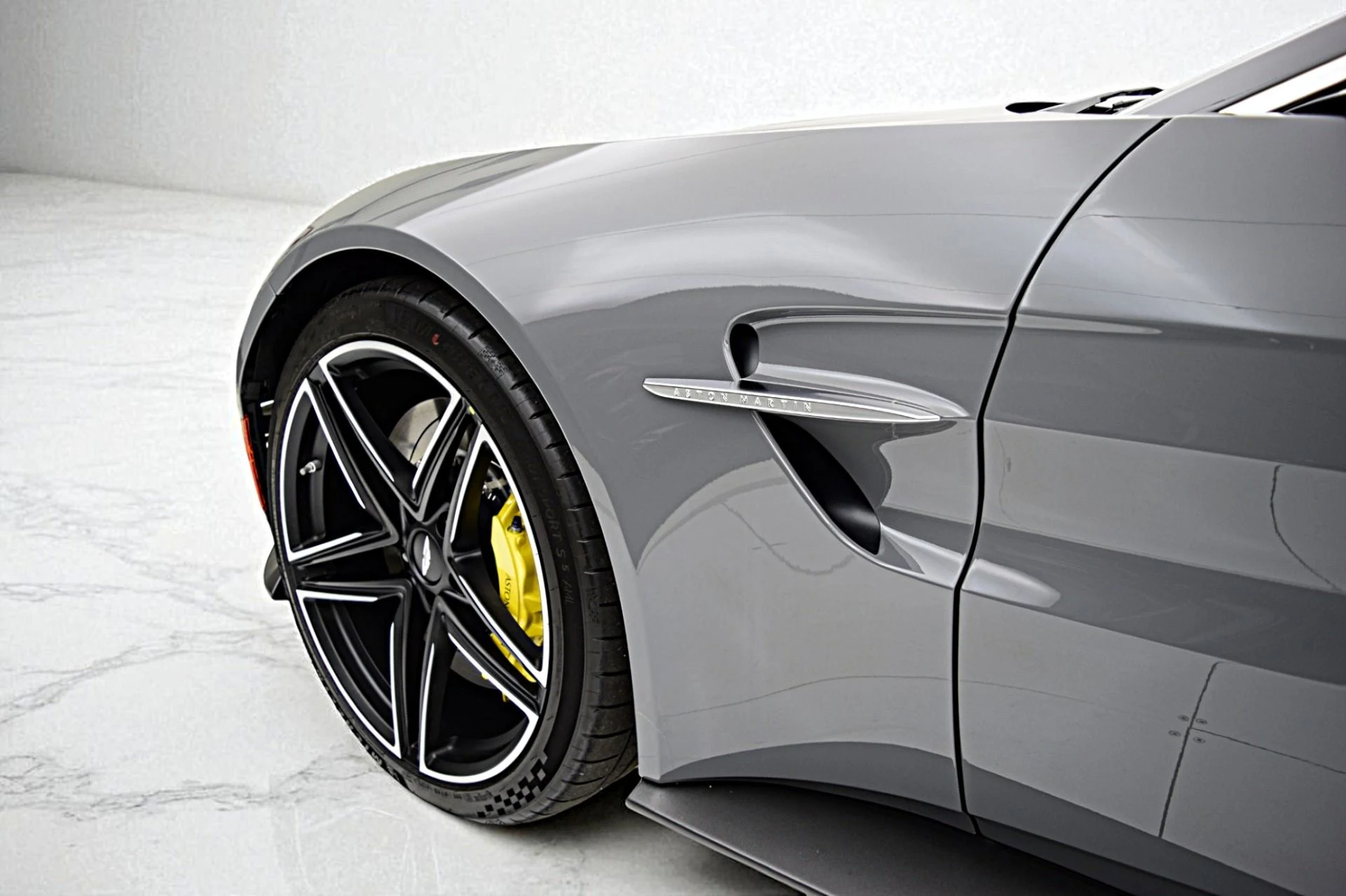mph019_2046463408_New_2026_Aston_Martin_Vantage_Coupe_71dccd9e47