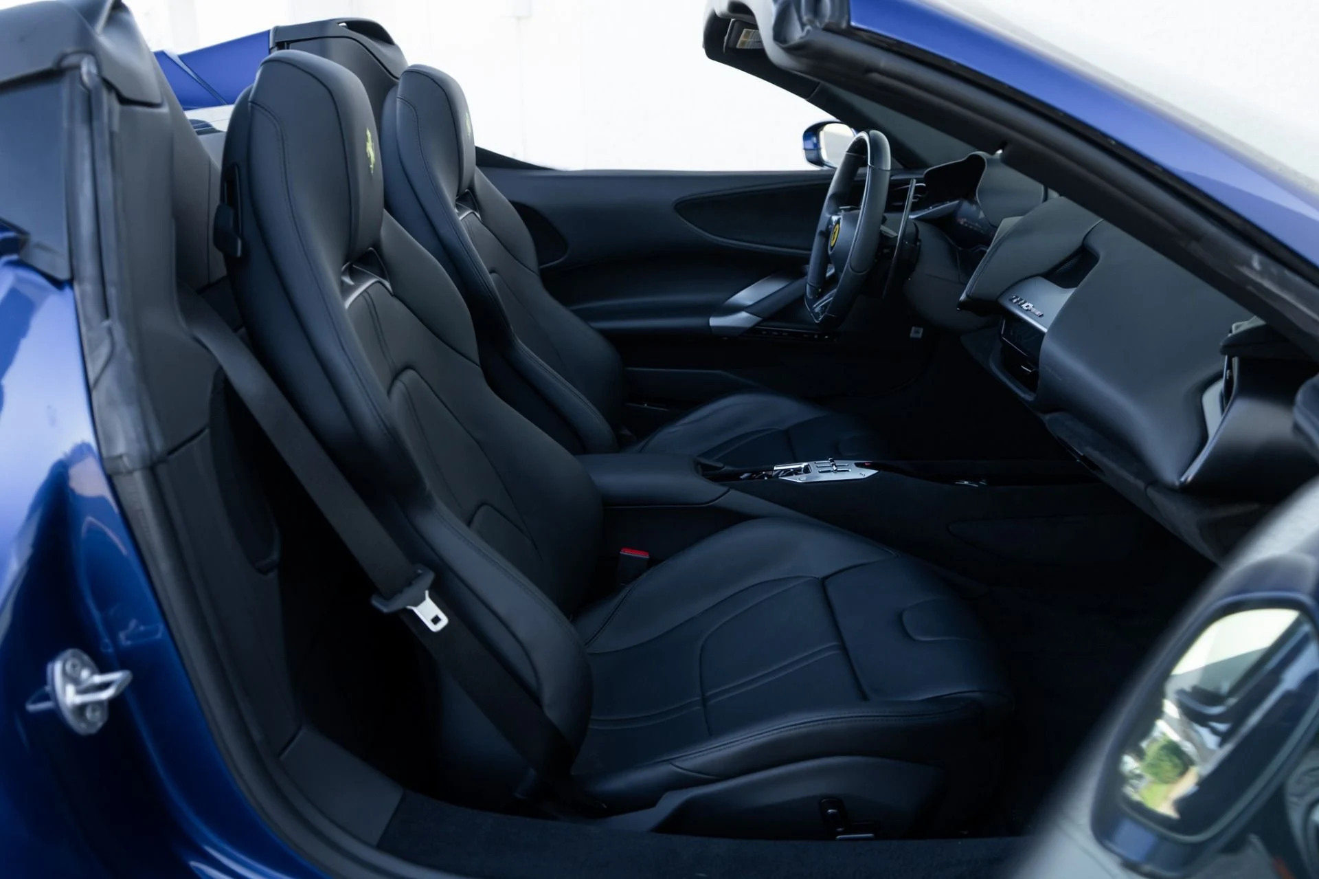 mph019_2054365870_Used_2025_Ferrari_SF_90_Spider_1768411390_e8e50fdfc7