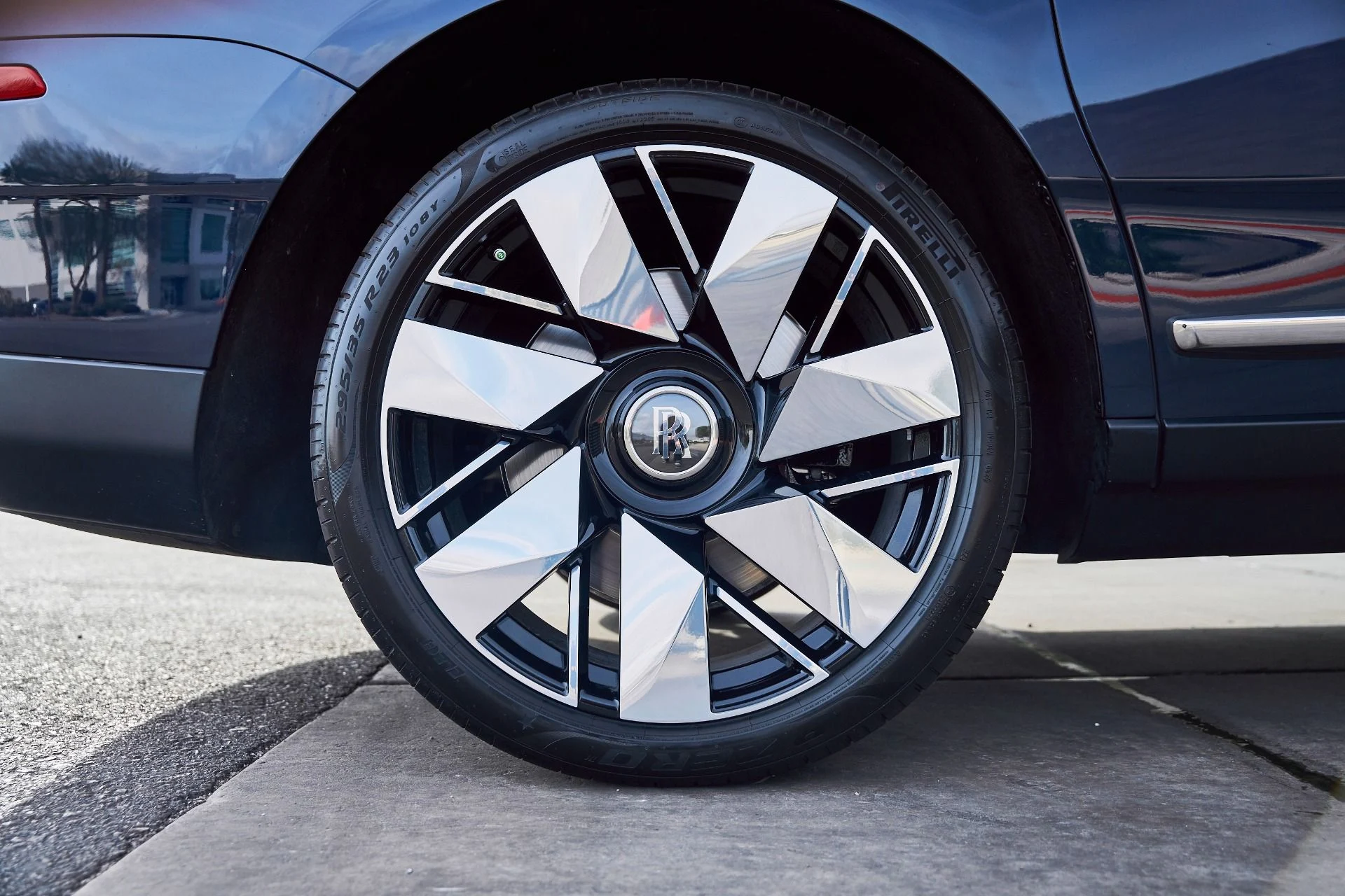 mph019_2059465139_Used_2022_Rolls_Royce_Cullinan_1767746366_6b8a454136