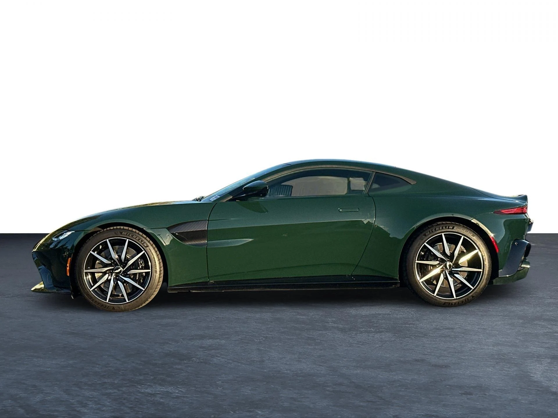 mph019_2059674926_Used_2019_Aston_Martin_Vantage_Timeless_CPO_1762507845_94164cc772