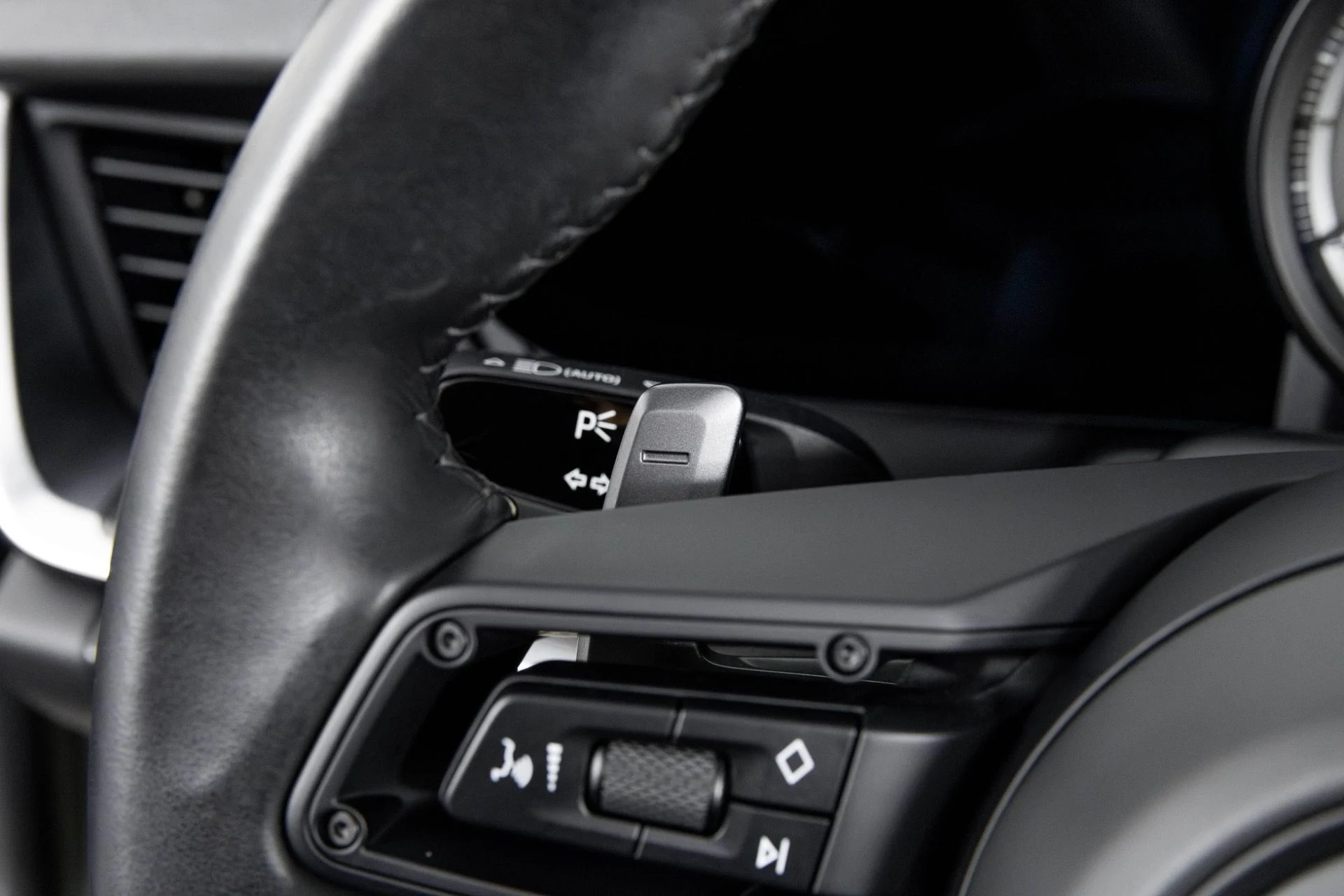 mph019_2072492331_Used_2022_Porsche_911_Turbo_S_1764184614_7bba0ac0ef