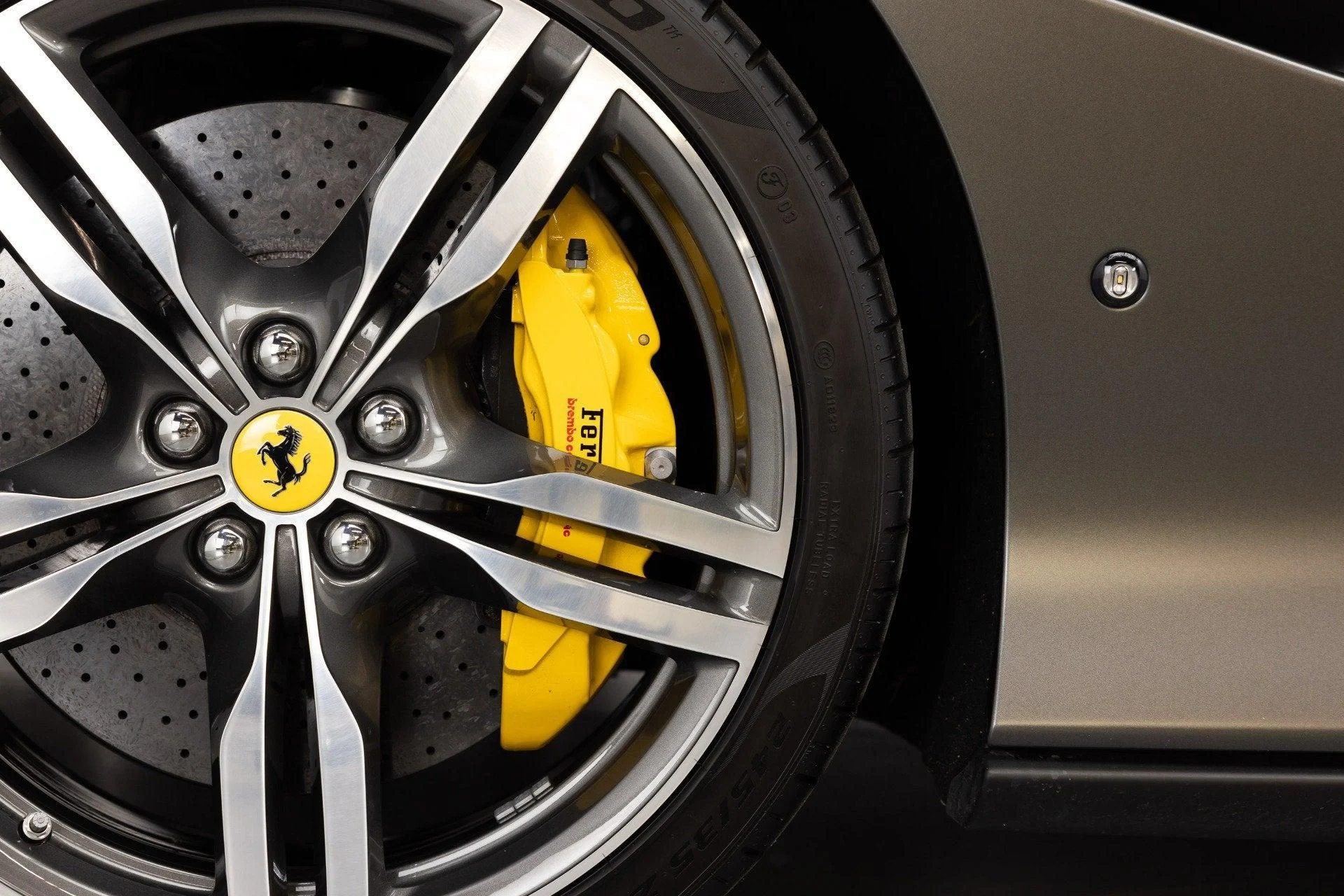 mph019_2081239815_Used_2023_Ferrari_Portofino_M_1784803701_7f71d41baf