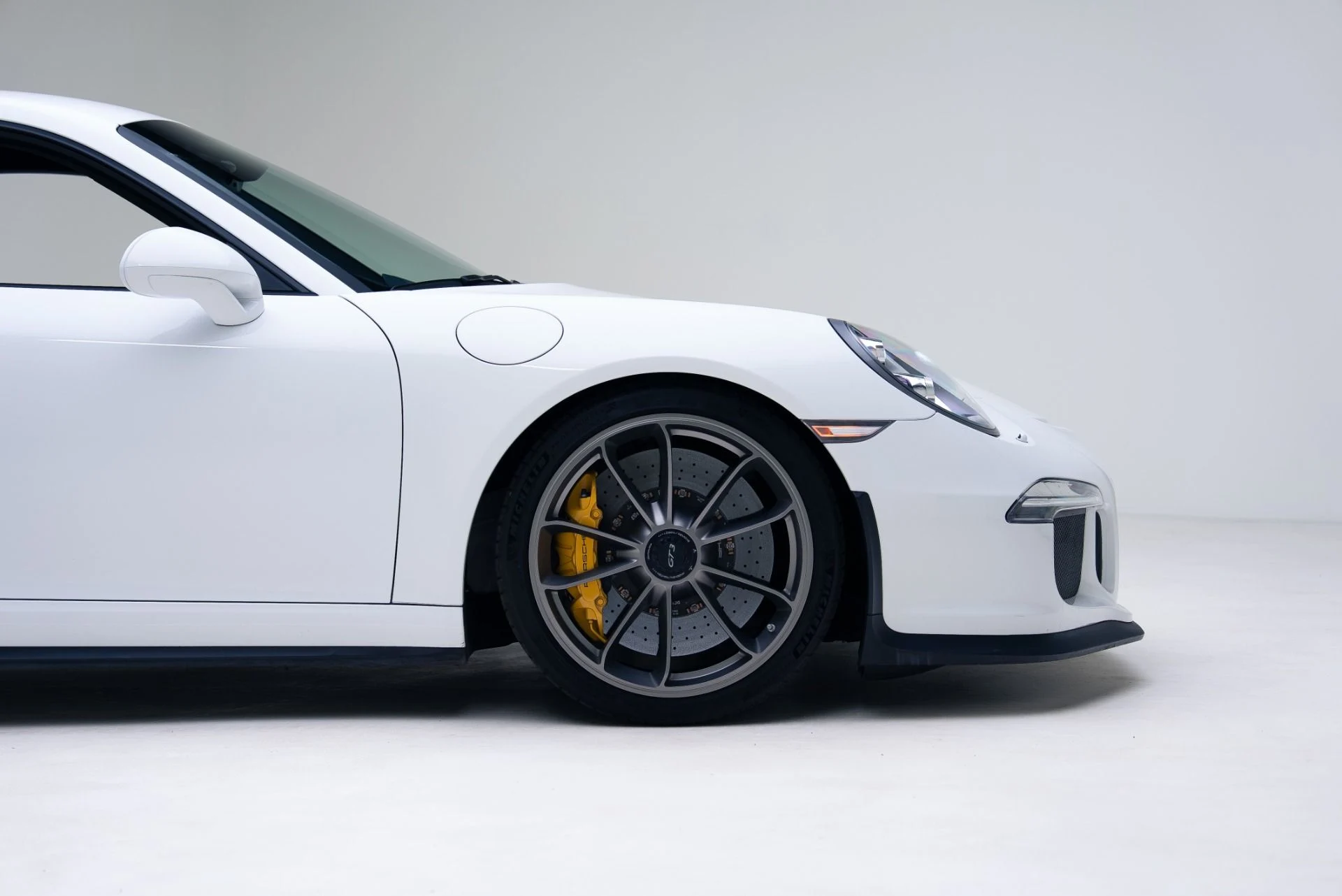 mph019_2085069903_Used_2014_Porsche_911_GT_3_1767824099_5c97e979c1