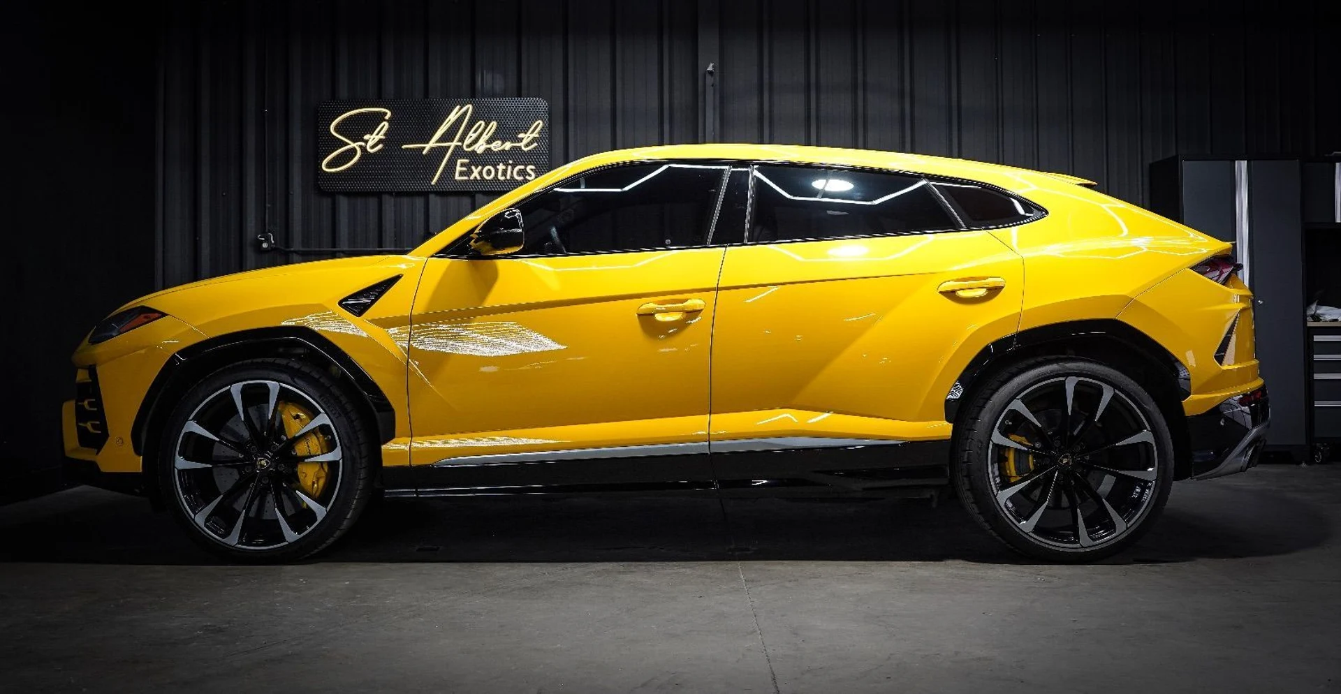 mph019_2093933369_37414663_09002_2020_lamborghini_urus_004_8e5e3519b9
