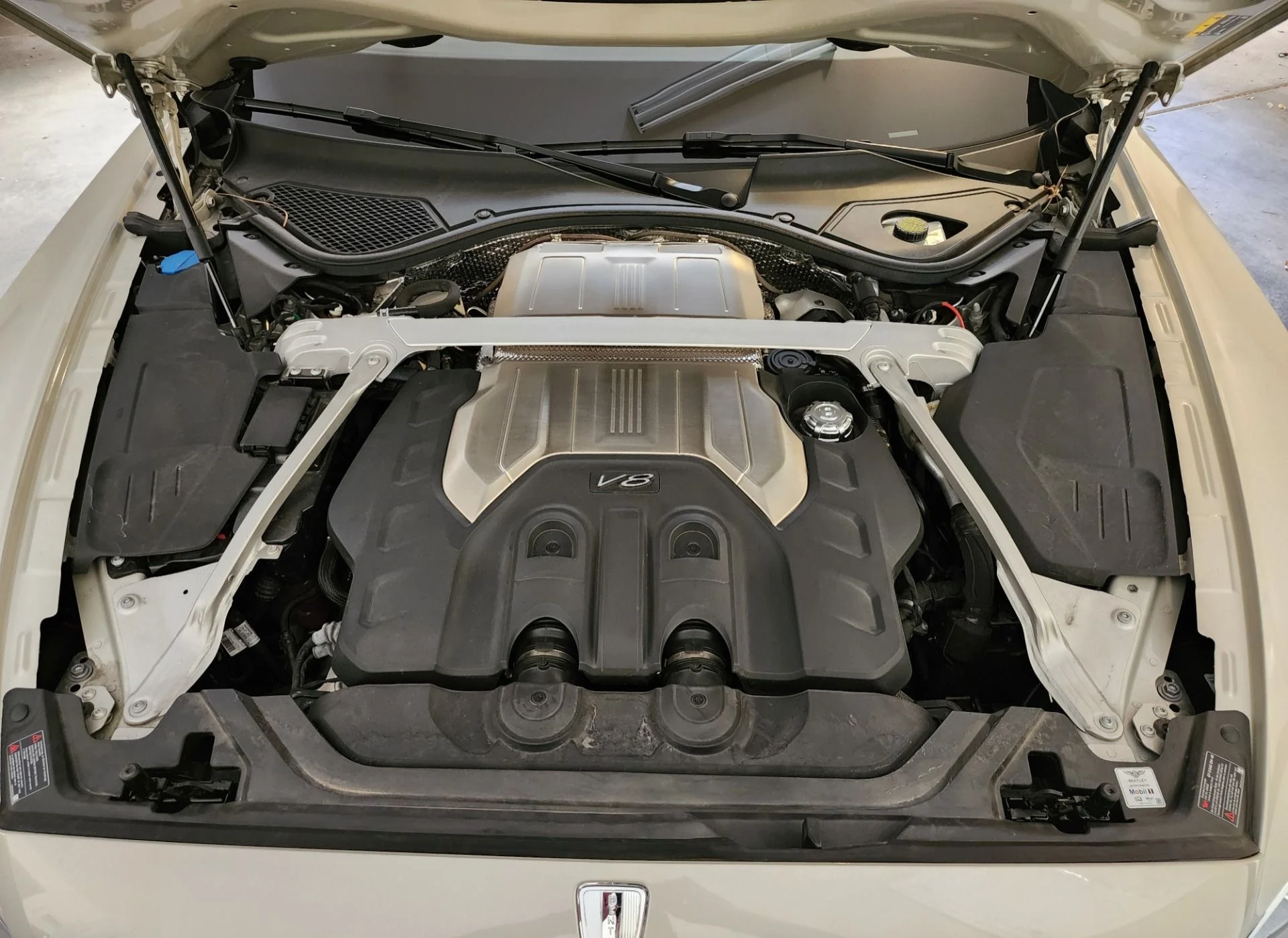 mph019_2099974335_Used_2022_Bentley_Flying_Spur_V8_1761690302_7256fca0f0