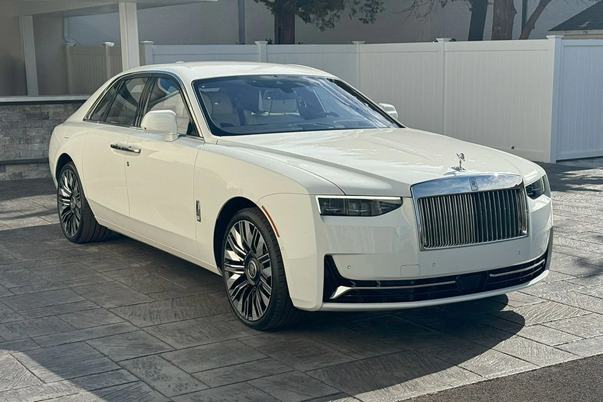 mph019_2100196559_Used_2025_Rolls_Royce_Ghost_1740556925_3f1f2b6898