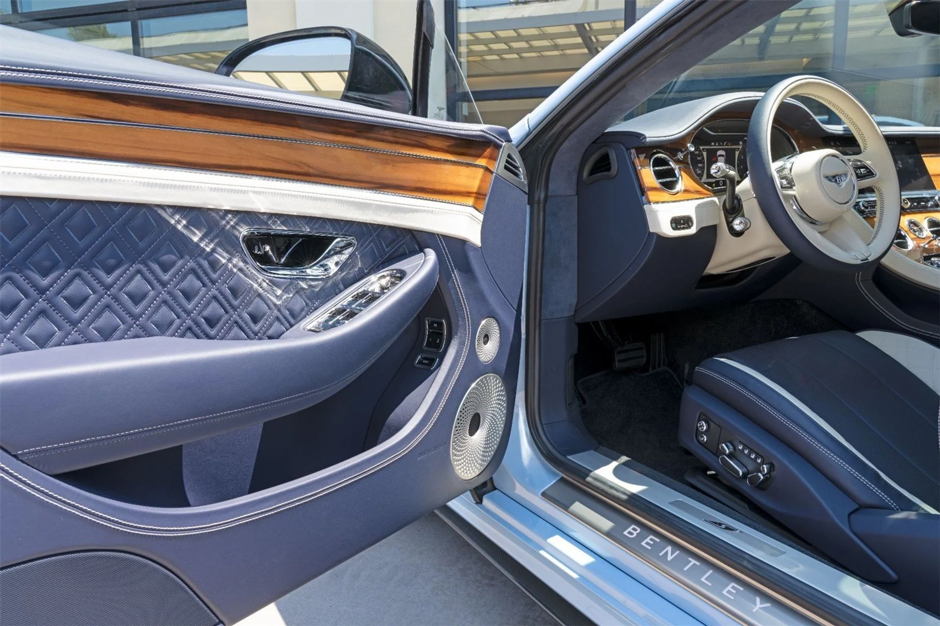 mph019_2100981432_81a762658c12db07d5d875ad8f5cd124_1e800819b7