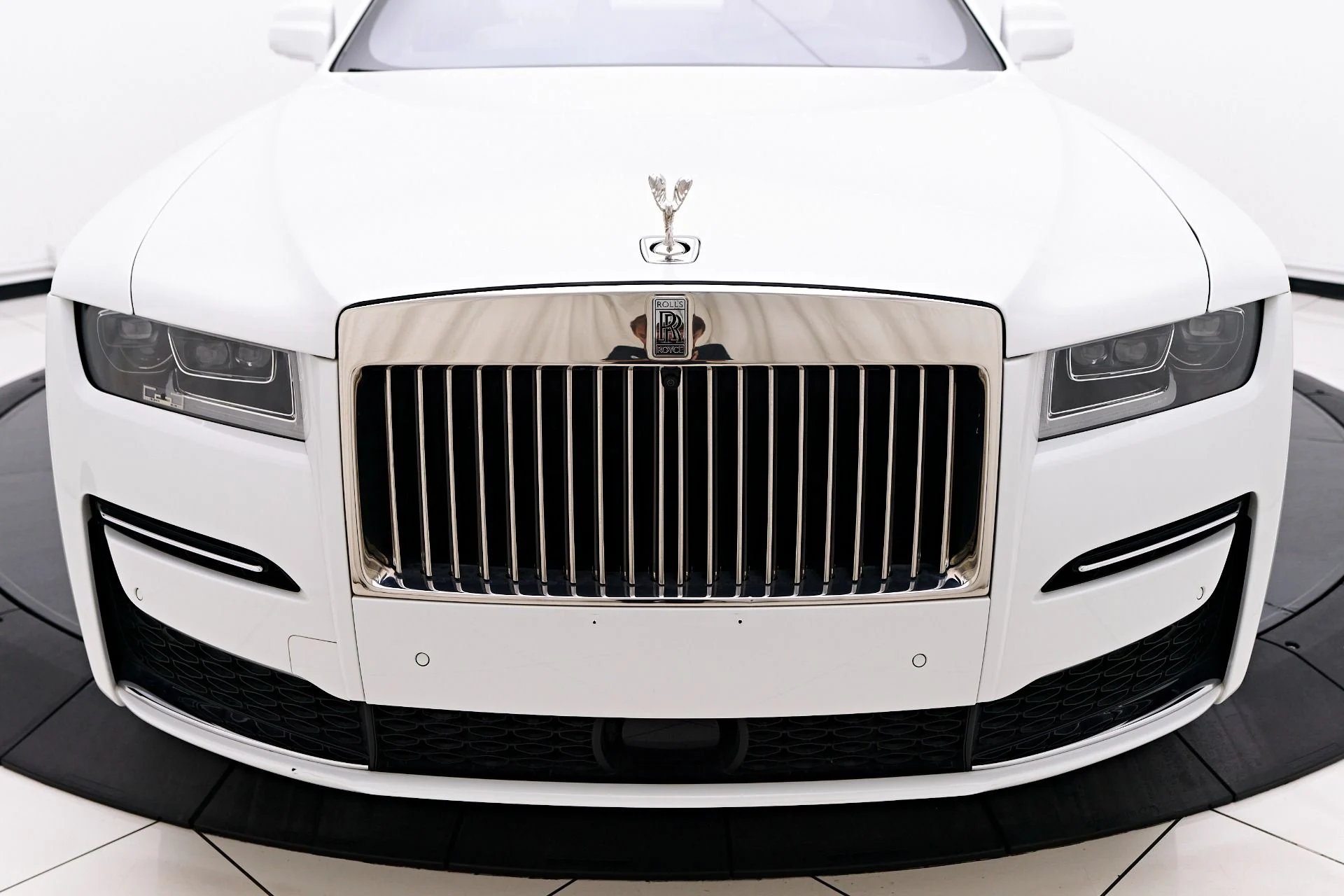 mph019_2116041667_Used_2021_Rolls_Royce_Ghost_Base_1754512470_dc2a56ebb7