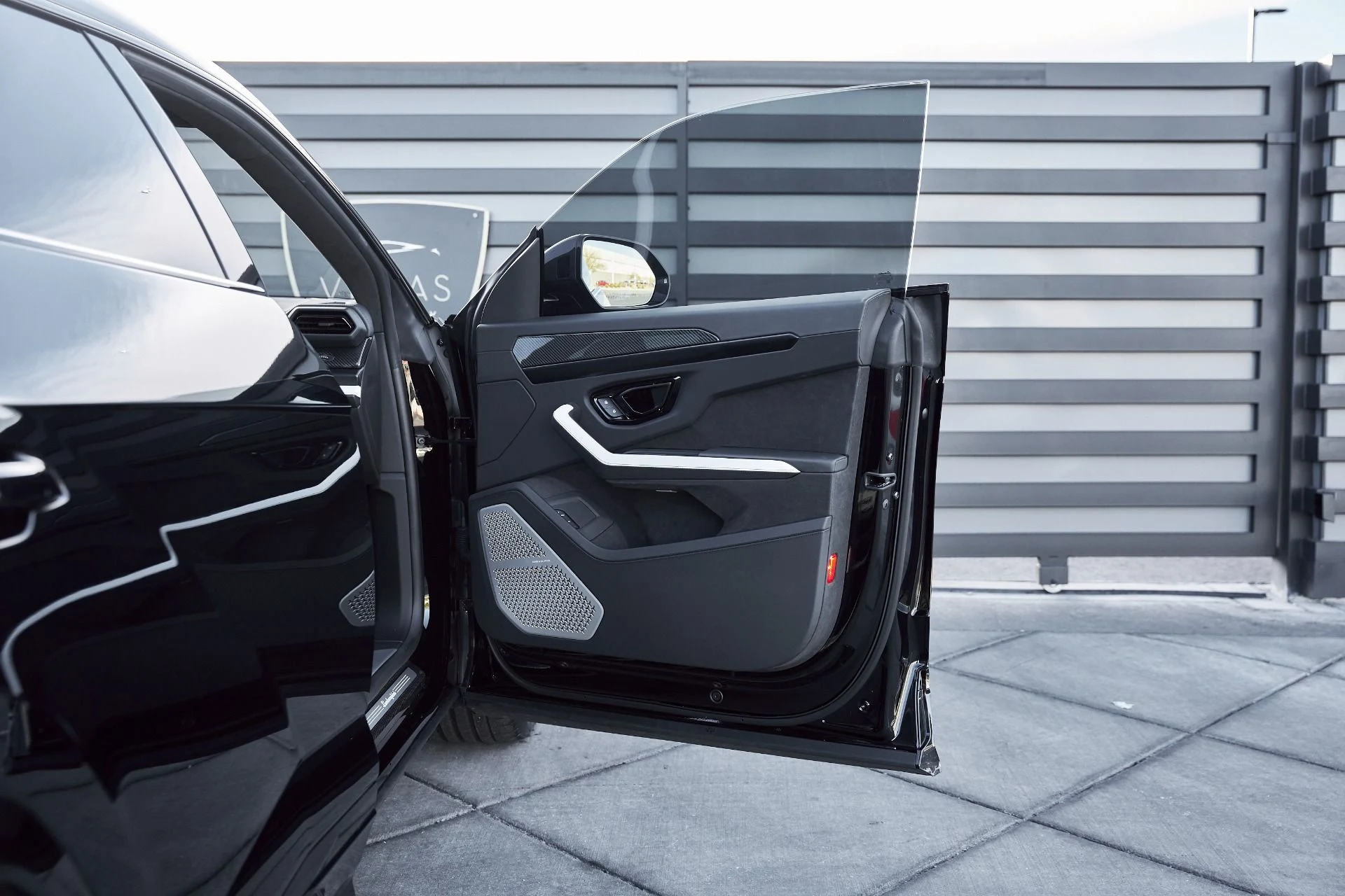 mph019_211750868_Used_2025_Lamborghini_Urus_SE_1767720846_76cfb2f1ae