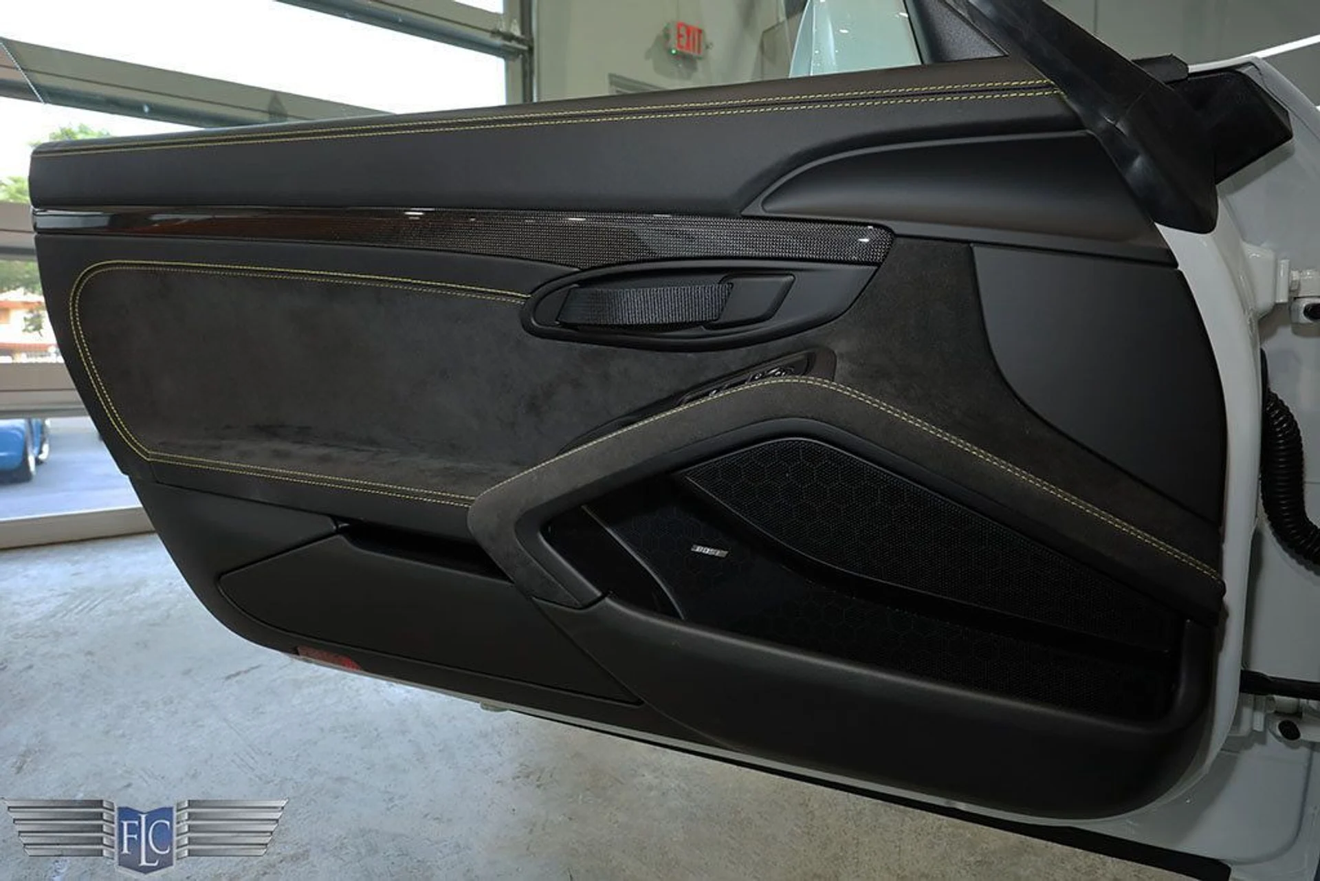 mph019_2118939887_used_2018_porsche_911_gt2rs_9689_22985277_20_1024_1accb36ca4