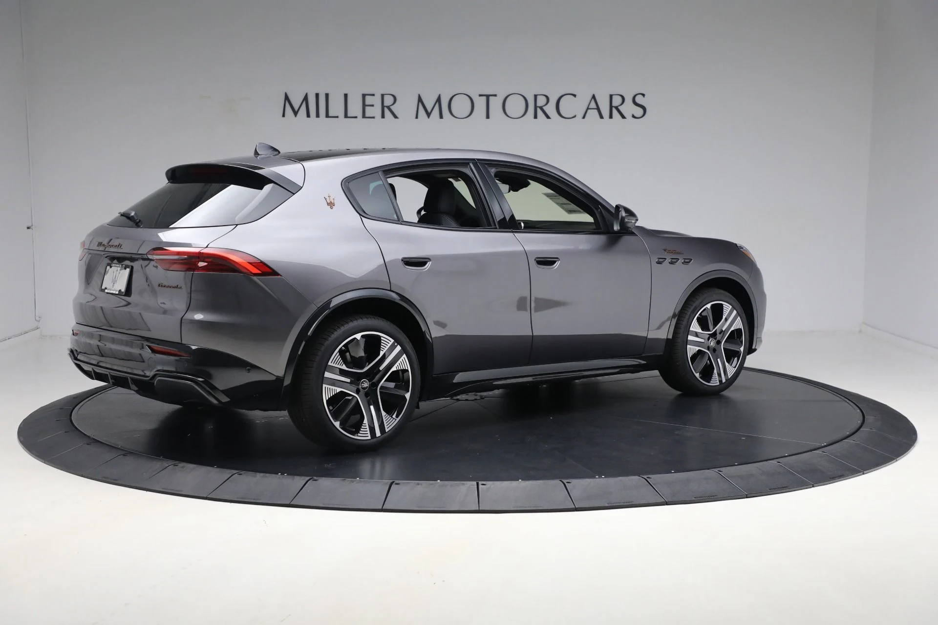 mph019_2120225278_New_2025_Maserati_Grecale_Folgore_668c86c077