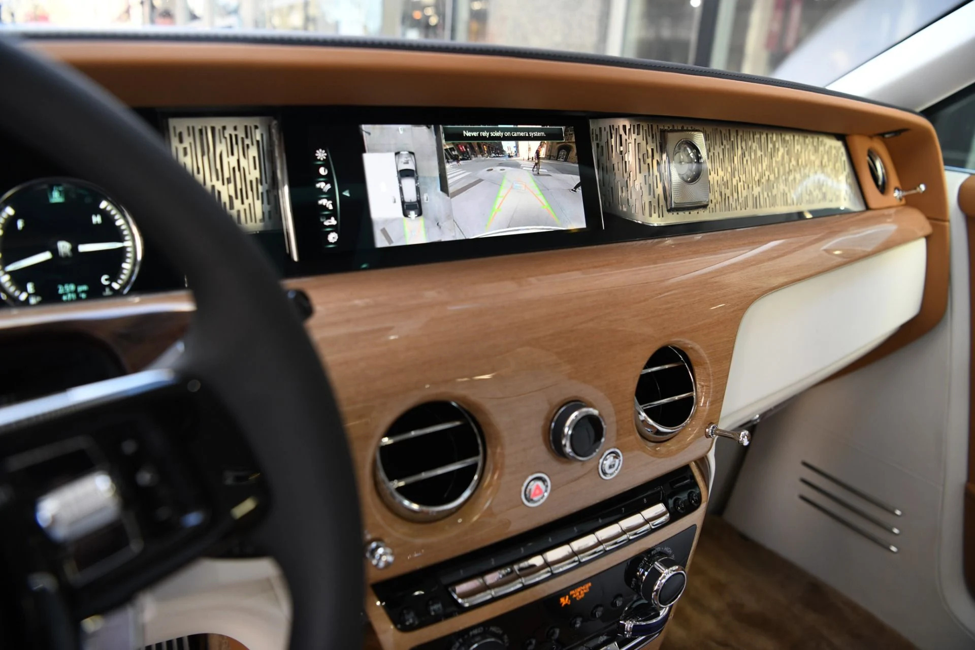 mph019_2124308565_10708_p21_l_48b720499e