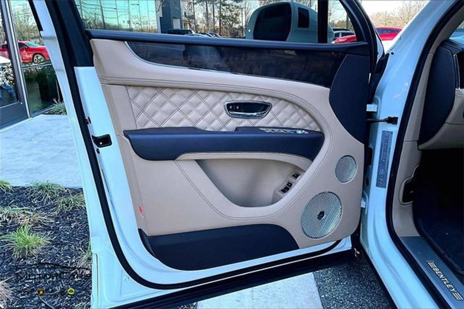 mph019_2124510247_x_B1ydk_Oz_P8sju1o_Lq_O3_I0_CBGAA_2c2b6fd4b9