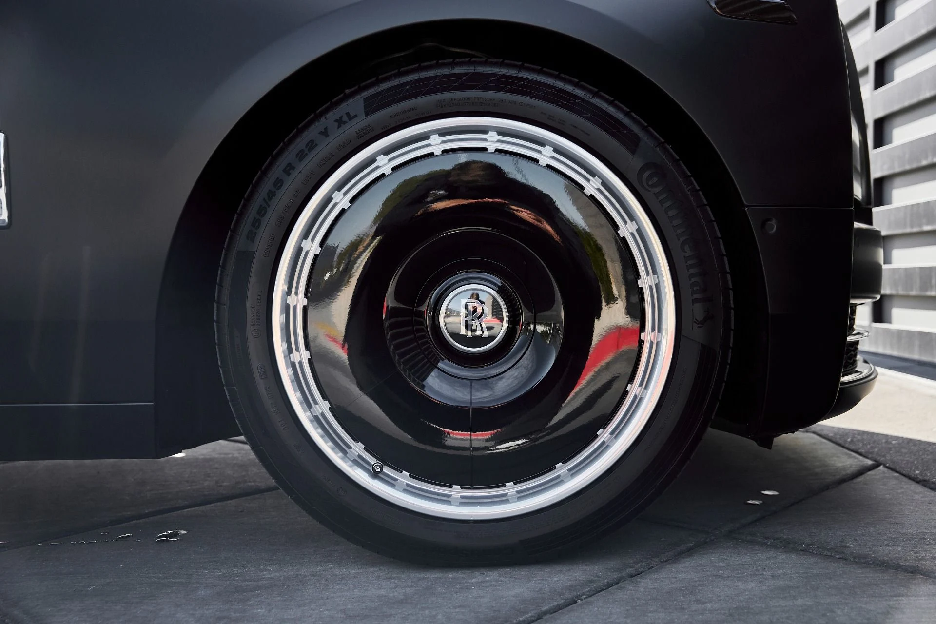 mph019_2124953400_Used_2025_Rolls_Royce_Phantom_Base_1769480886_e4e0ac6217