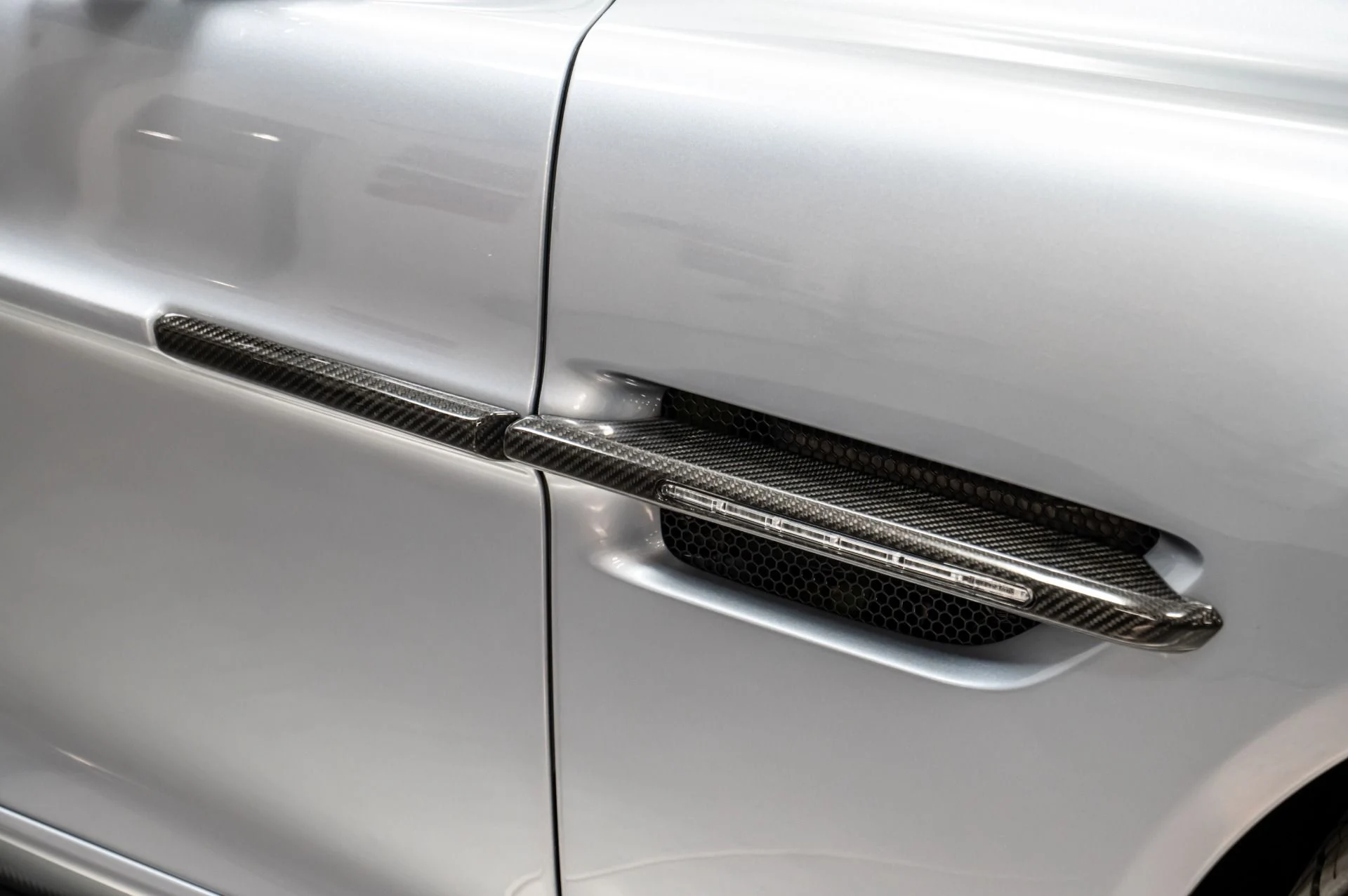 mph019_212761254_Used_2014_Aston_Martin_Vanquish_V12_1729699077_f05fa34b00