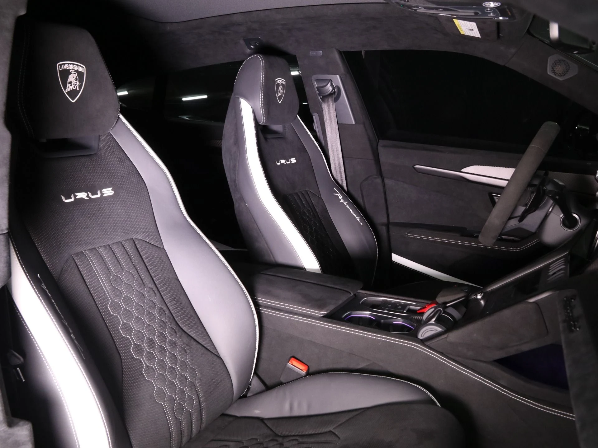 mph019_2134004484_Used_2023_Lamborghini_Urus_Performante_1732871957_da17f4115f