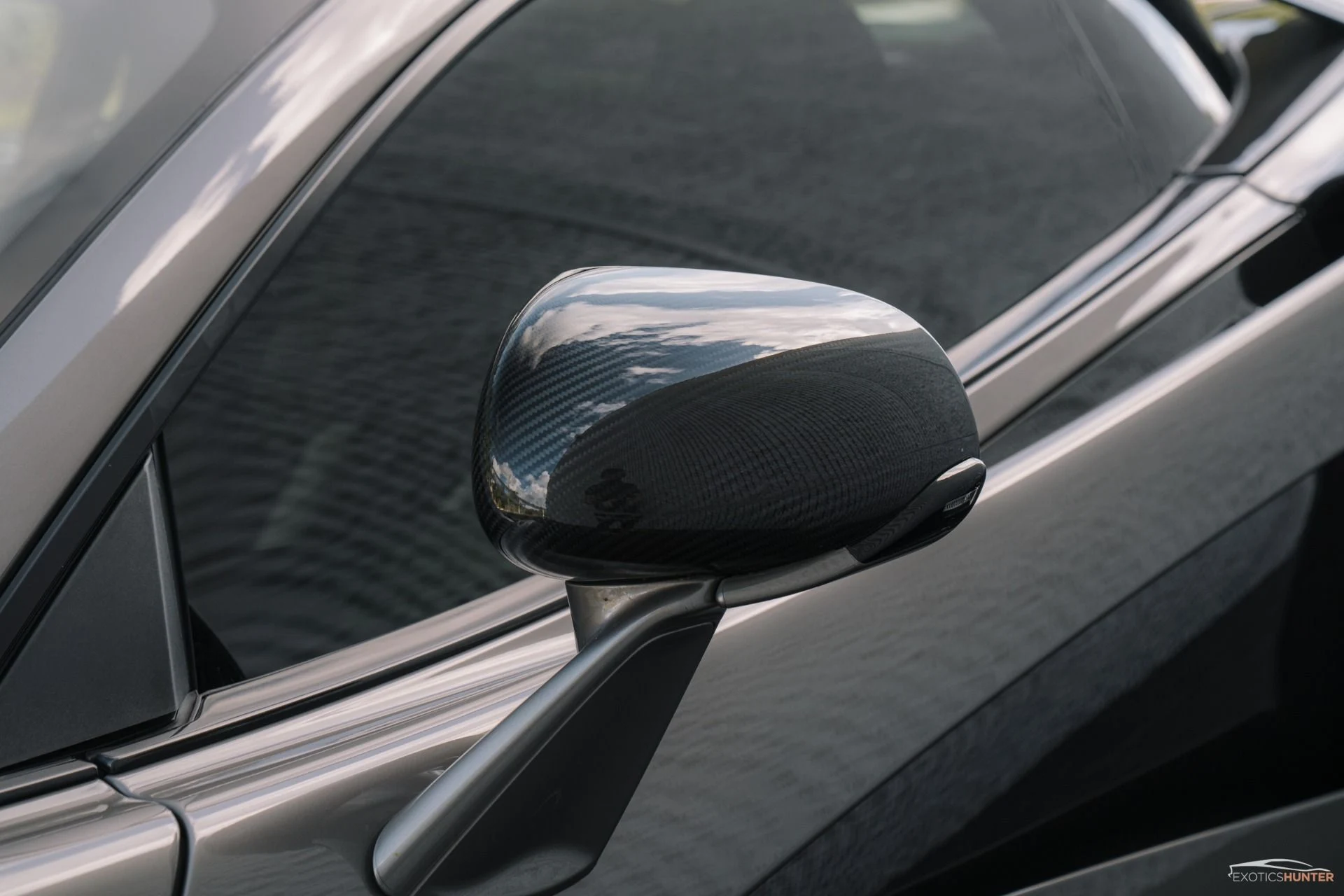 mph019_2135300875_Used_2016_Mc_Laren_570_S_in_Blade_Silver_w_Exterior_Carbon_1761343757_28a22c584f