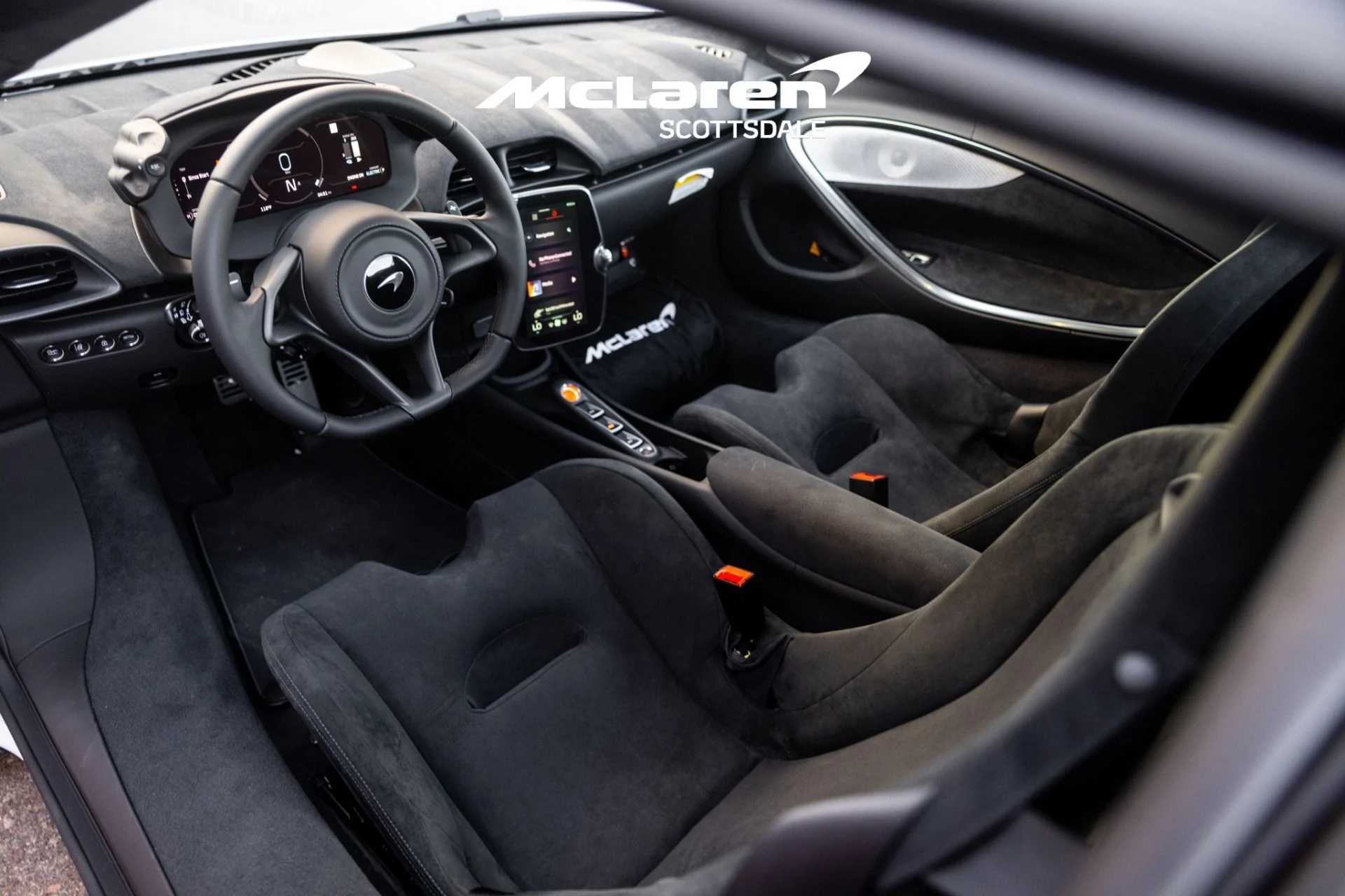 mph019_2141969977_Used_2025_MCLAREN_ARTURA_1728156448_0844a32f5a