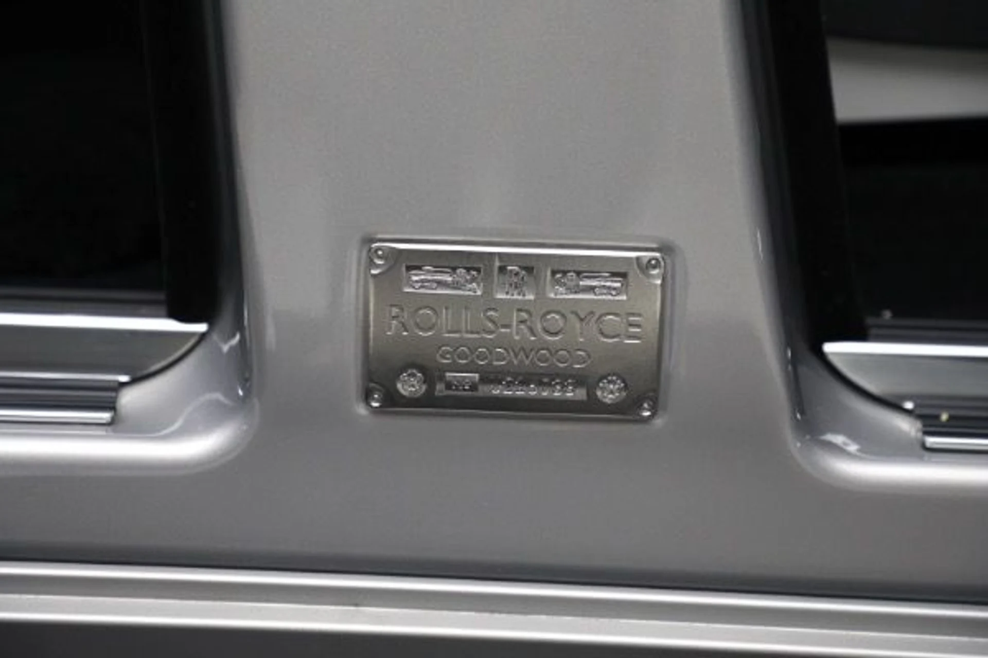 mph019_2146791333_Used_2023_Rolls_Royce_Phantom_0c3777e50d