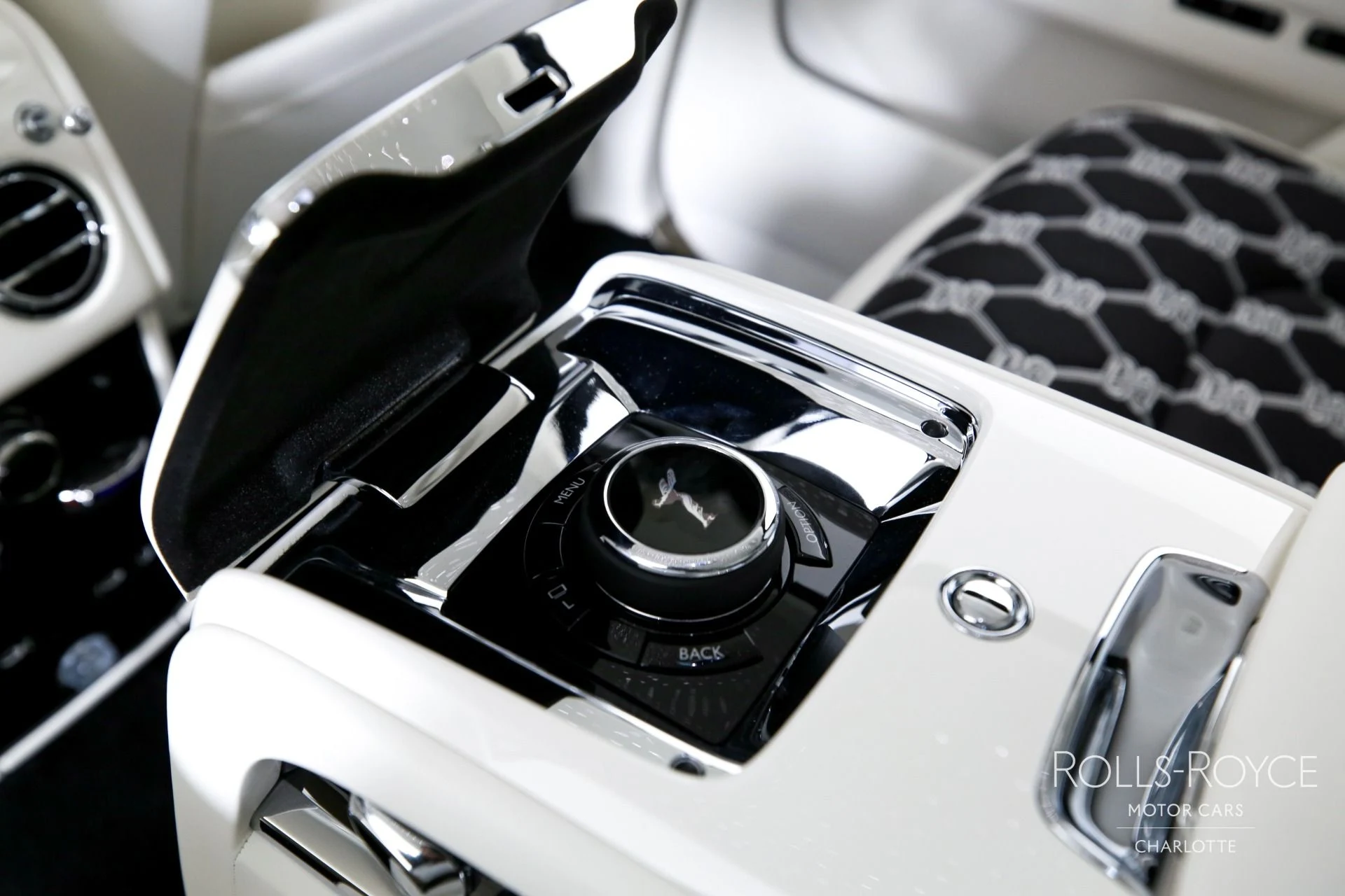 mph019_2147160531_Used_2026_Rolls_Royce_Cullinan_1769450617_5955284a9c