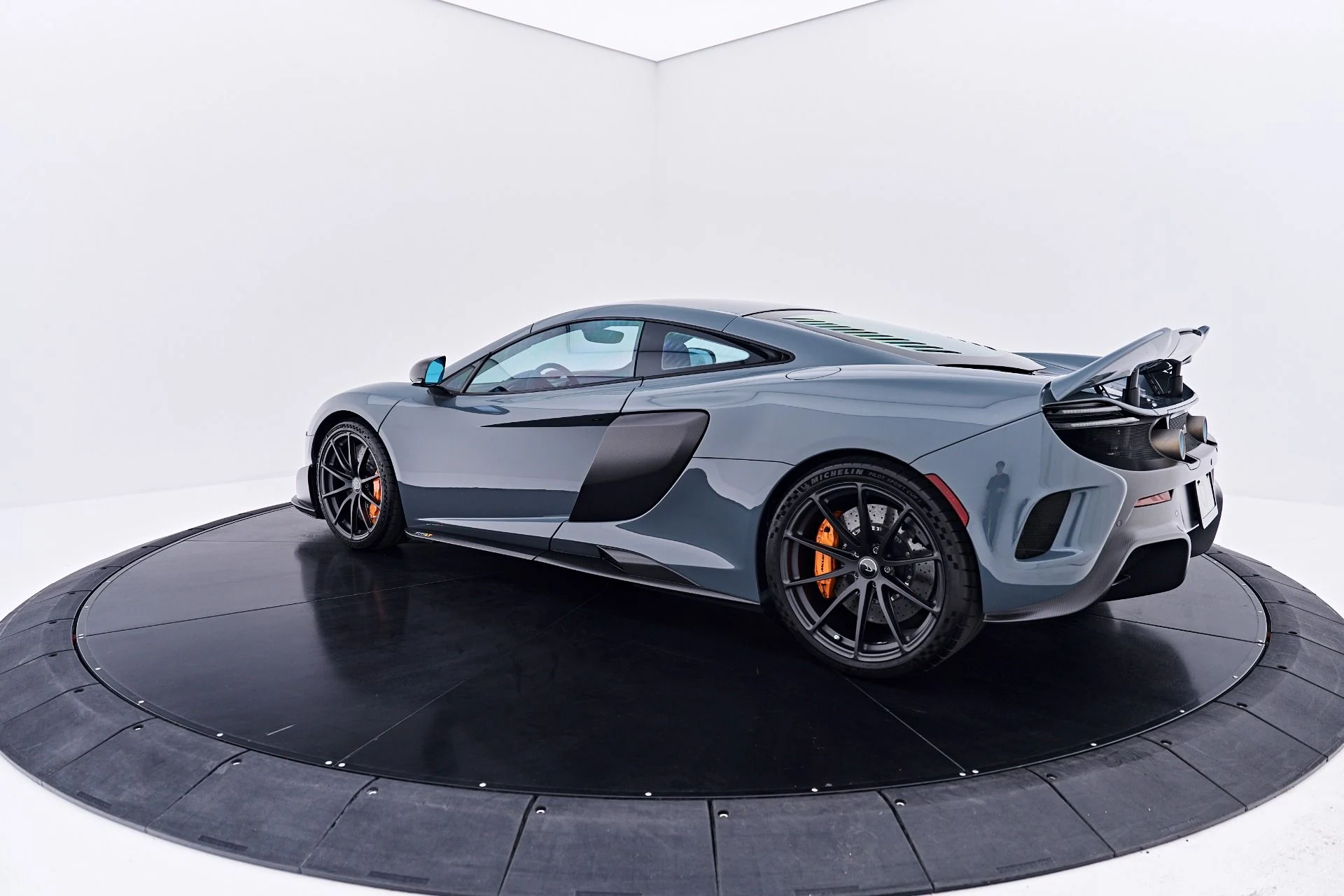 mph019_2154750189_Used_2016_Mc_Laren_675_LT_Base_1784331581_d44ede8f5c