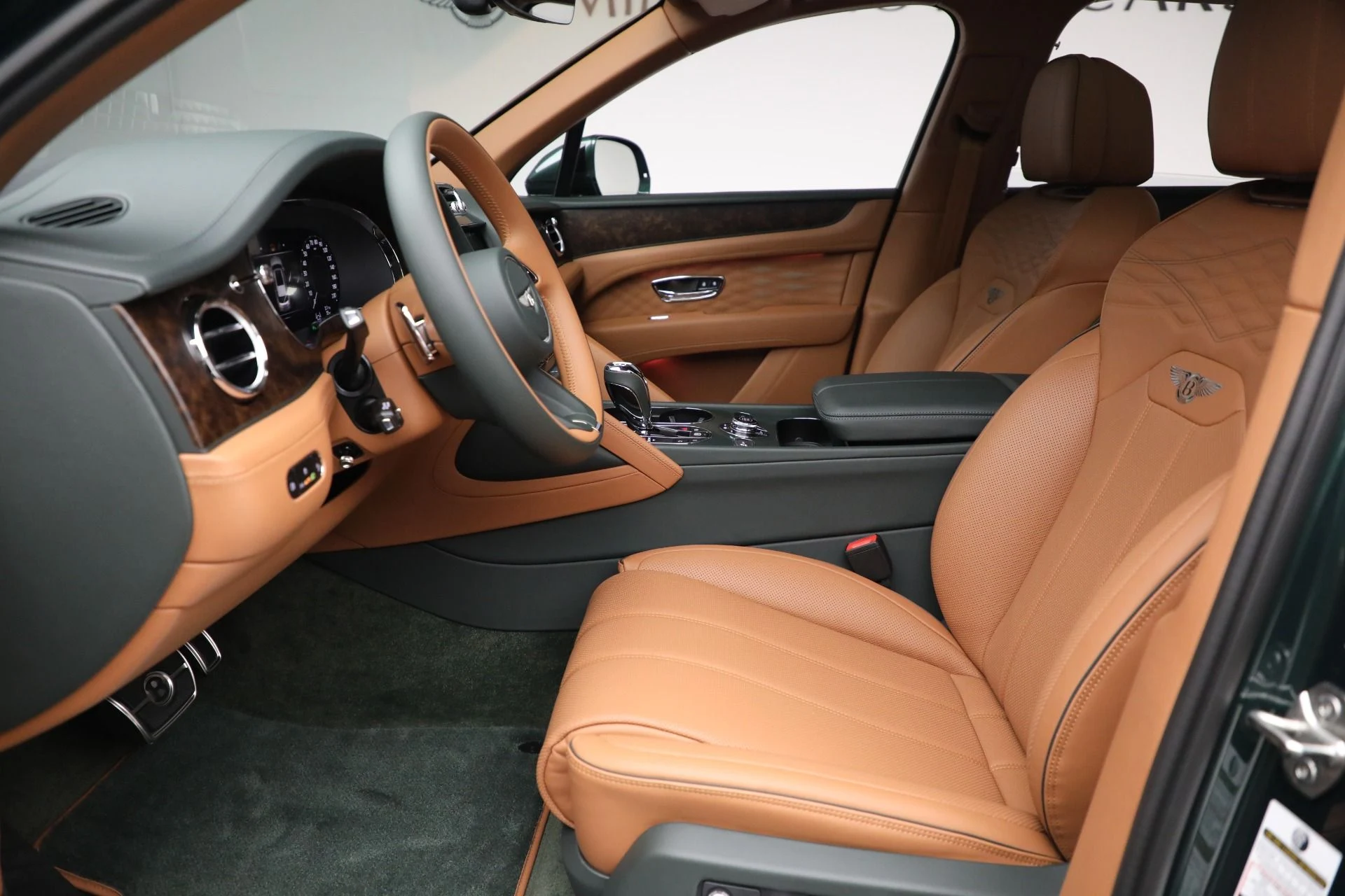 mph019_2157463759_New_2025_Bentley_Bentayga_Atelier_V8_c122805569