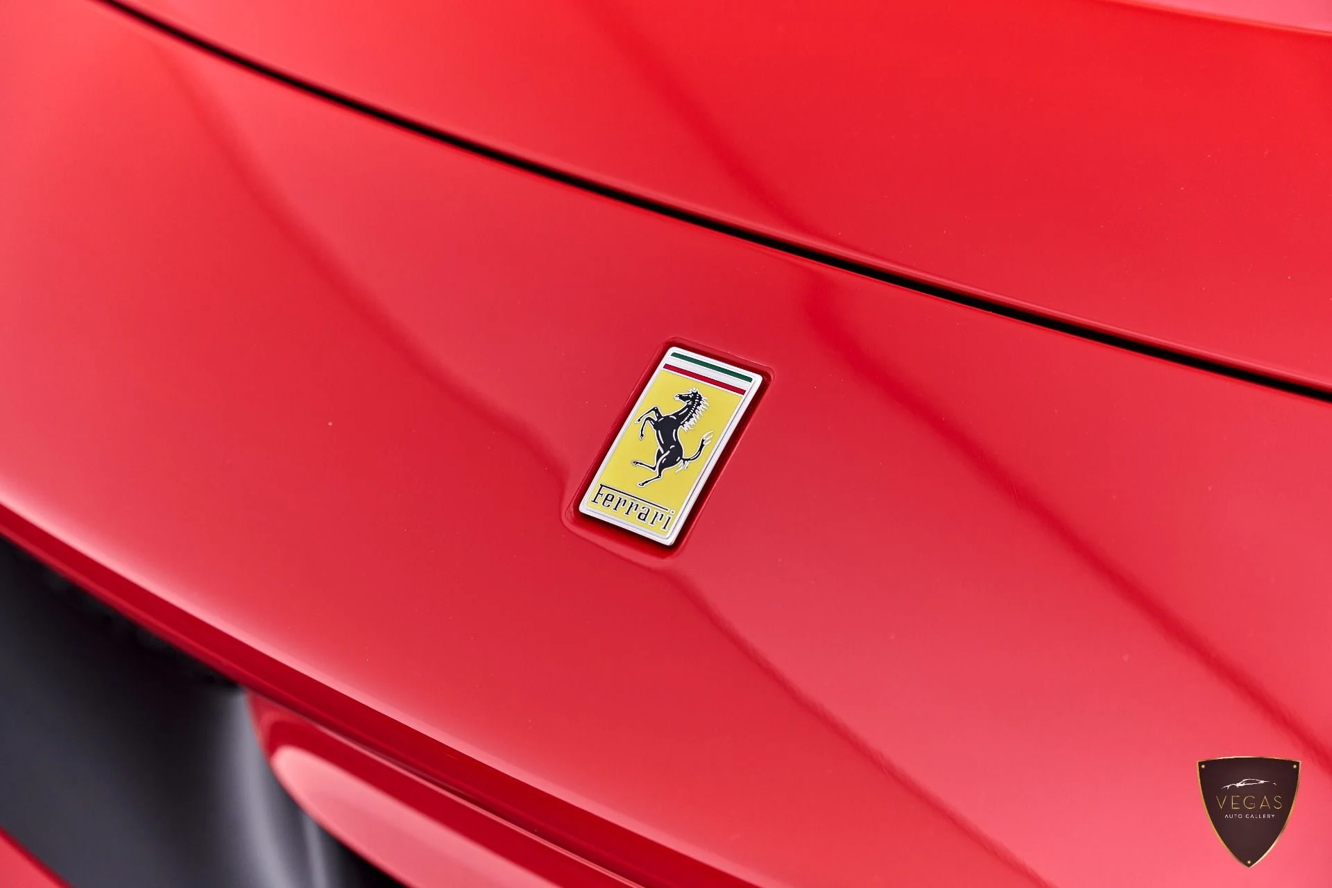 mph019_2160706152_Used_2022_Ferrari_F8_Tributo_Base_1783507009_01d1354c4d
