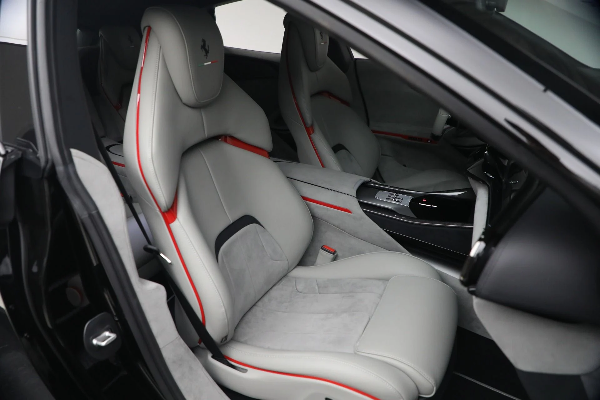 mph019_216495118_Used_2025_Ferrari_Purosangue_1774121849_ef52a2ee26