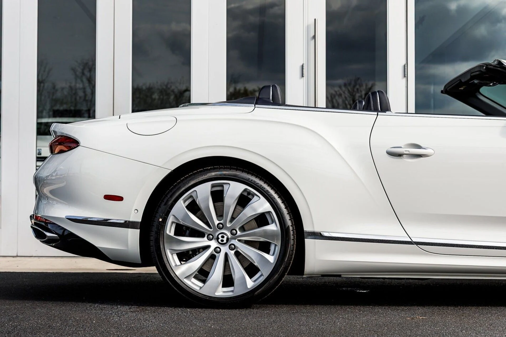 mph019_2166678665_257c595272a3d8ad7605558f07426f72x_601a359bab