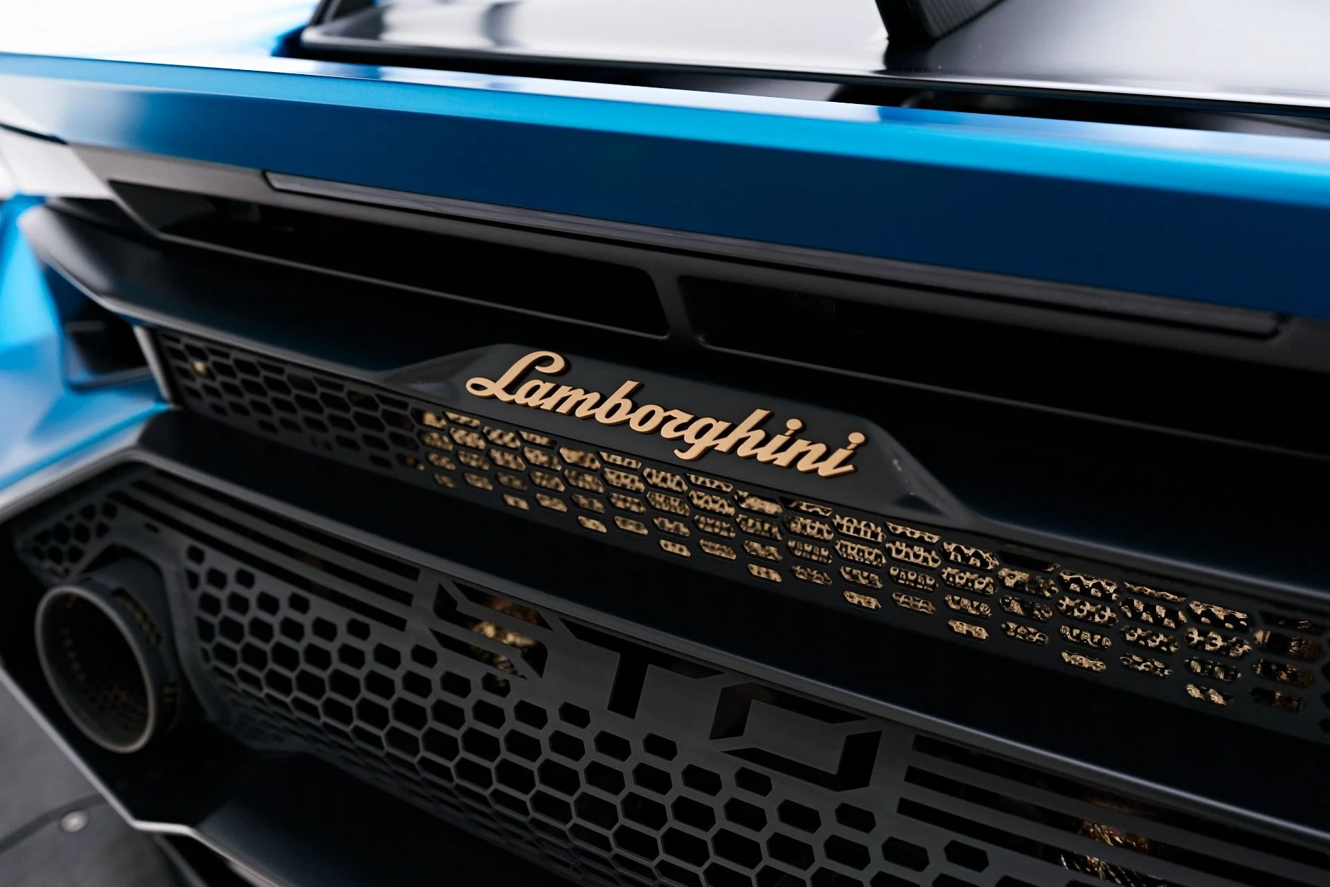 mph019_2169585988_Used_2022_Lamborghini_Huracan_STO_Base_1732754503_aa15e71e6d