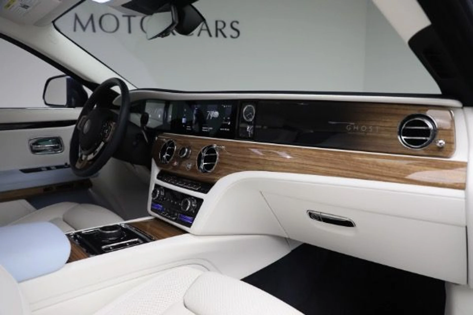 mph019_2172535183_New_2025_Rolls_Royce_Ghost_e0735a9c42