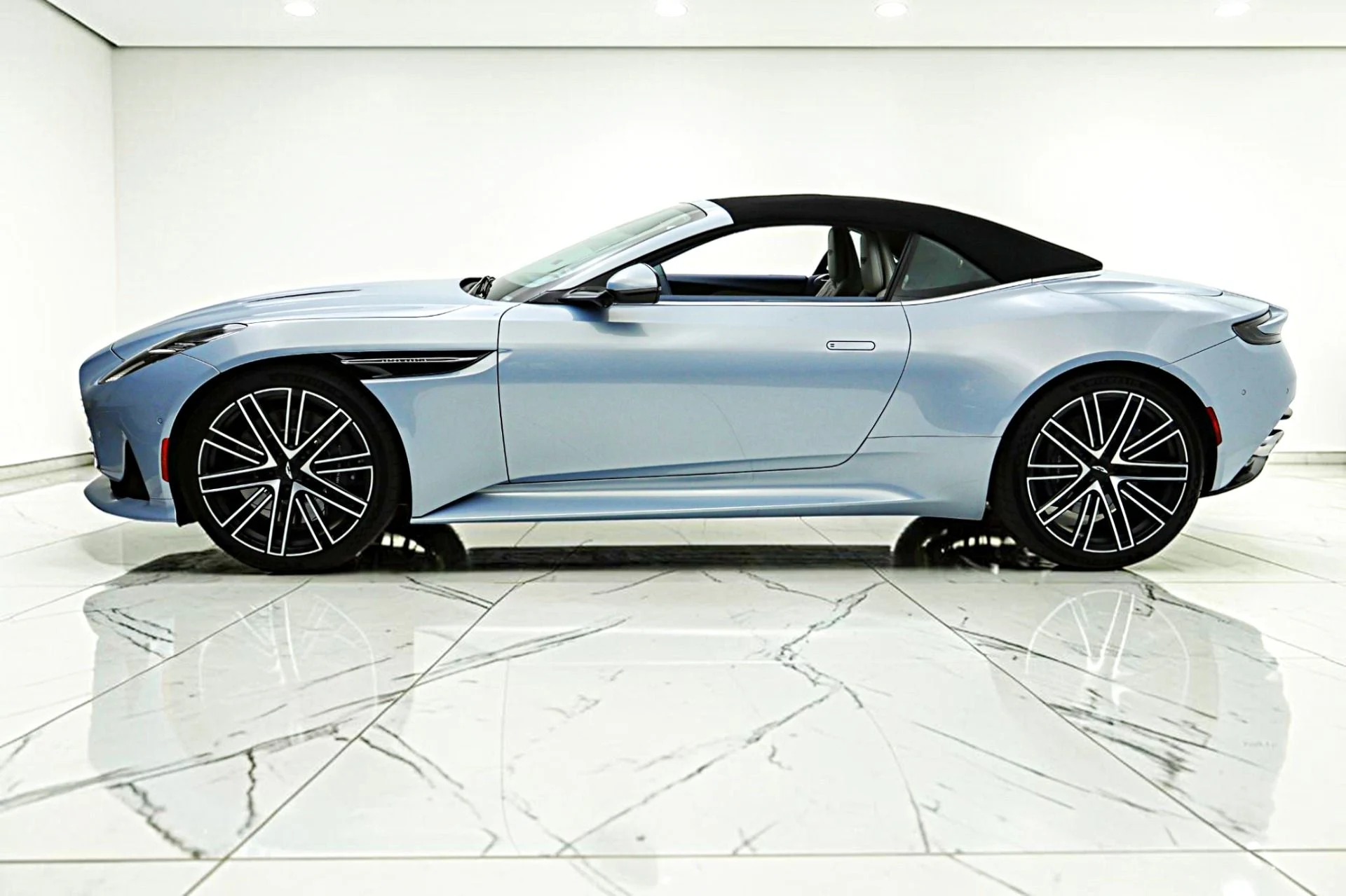 mph019_2178443108_New_2026_Aston_Martin_DB_12_Volante_a769c01925