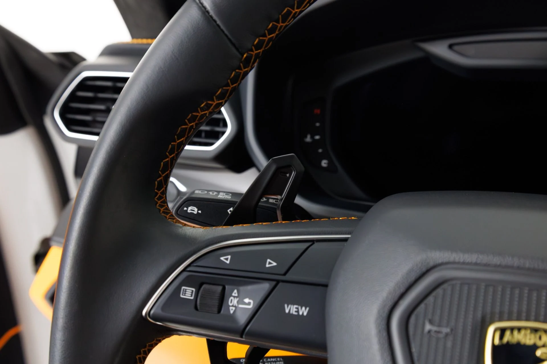 mph019_2187289810_Used_2024_Lamborghini_Urus_S_1775674860_1bc54ea285