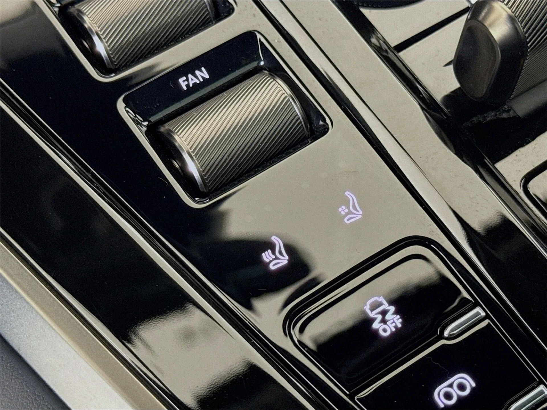 mph019_2188715519_12a0375ef7909fdced4fe9477f1d05ecx_0c7e559153