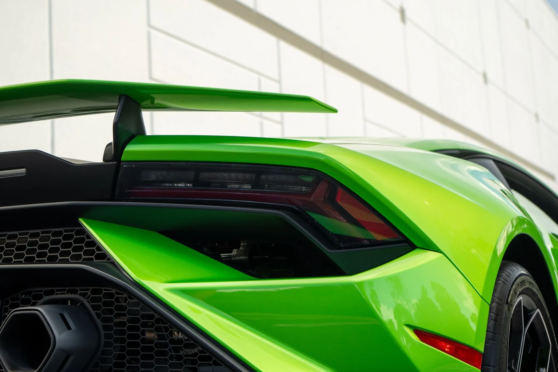 mph019_2189101512_Used_2023_Lamborghini_Huracan_Tecnica_1761058582_6cbc1396ee