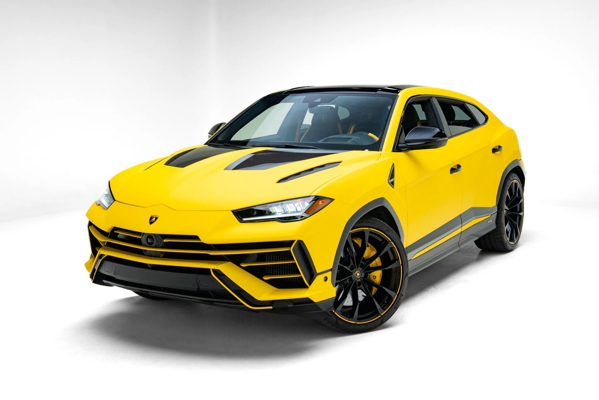 mph019_2191950833_Used_2024_Lamborghini_Urus_S_1778704805_a44d914032