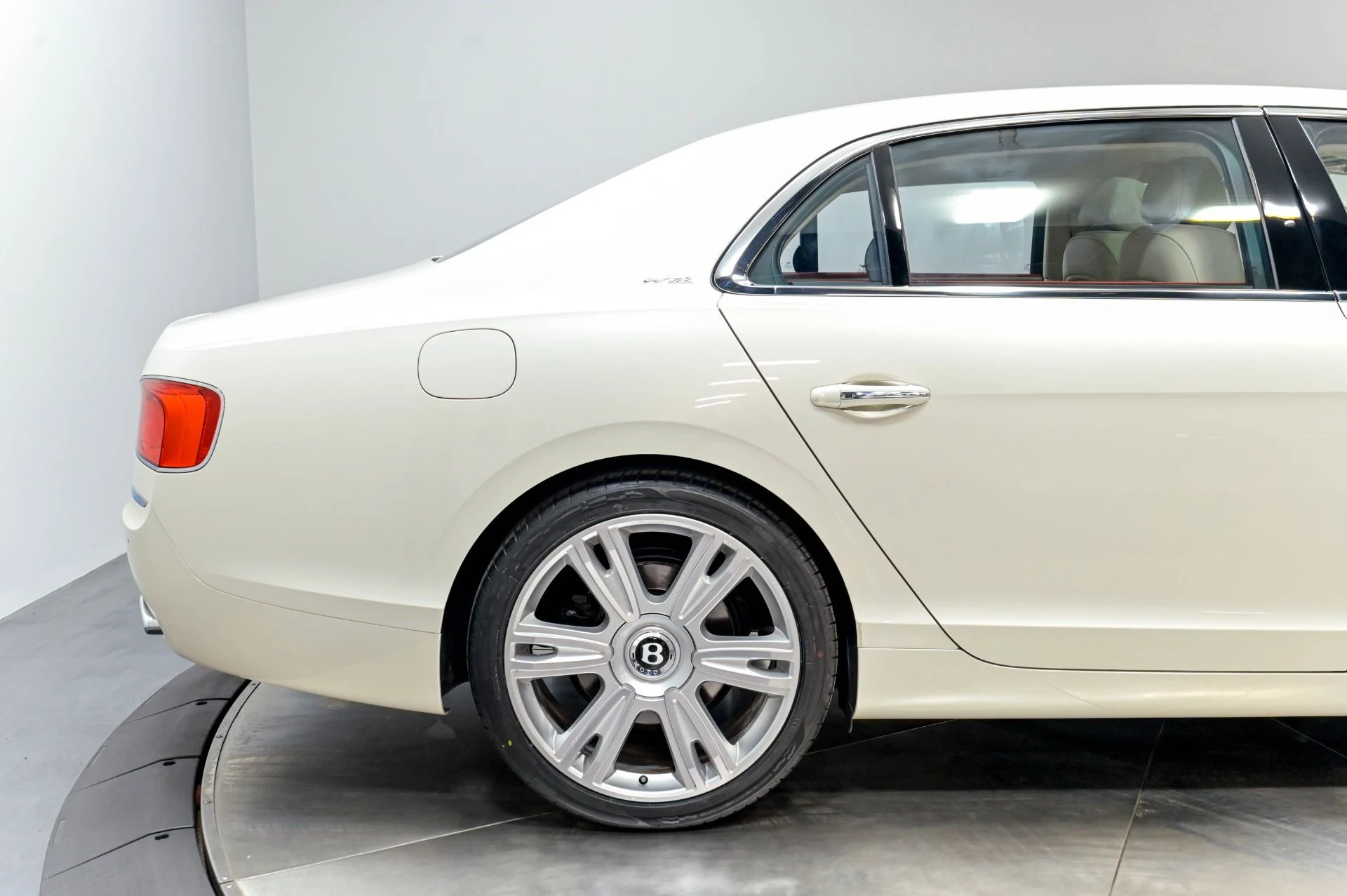 mph019_2200094774_Used_2016_Bentley_Flying_Spur_W12_1781280998_c5a9ba3274