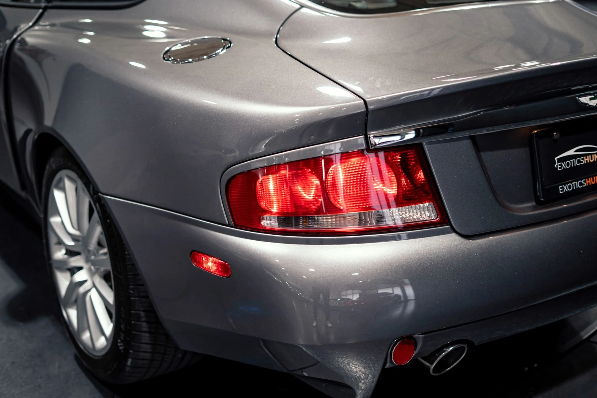 mph019_2201394944_Used_2003_Aston_Martin_V12_Vanquish_1778694278_2135f656dc