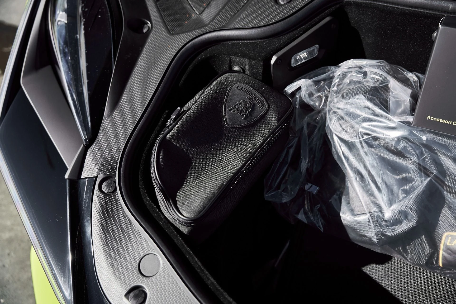 mph019_2209731616_Used_2025_Lamborghini_Revuelto_Base_1769824562_fc53a05679