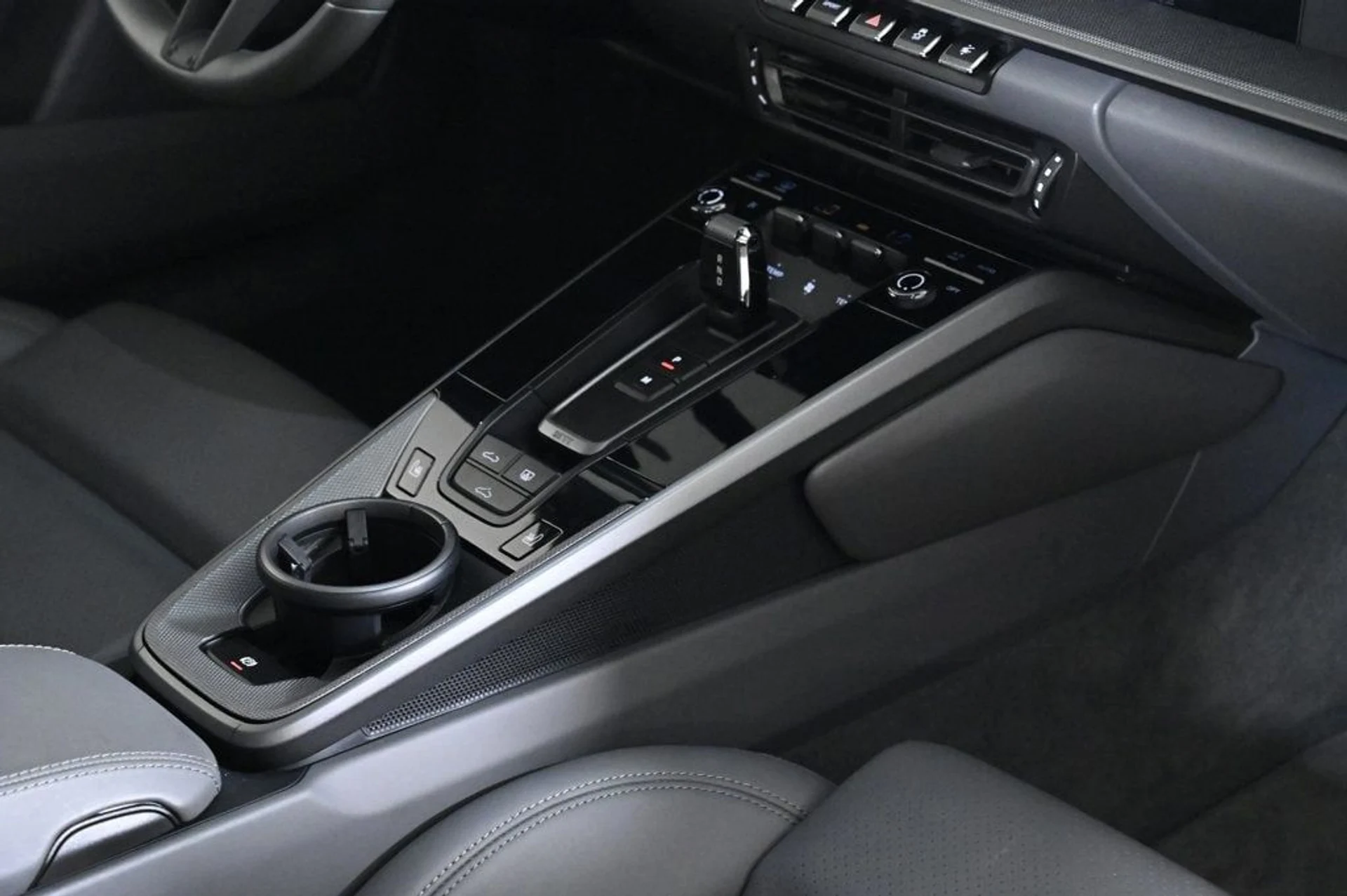 mph019_2213011893_b4e3d842d8da4fda81791a0ed1acc068_4158c6401d