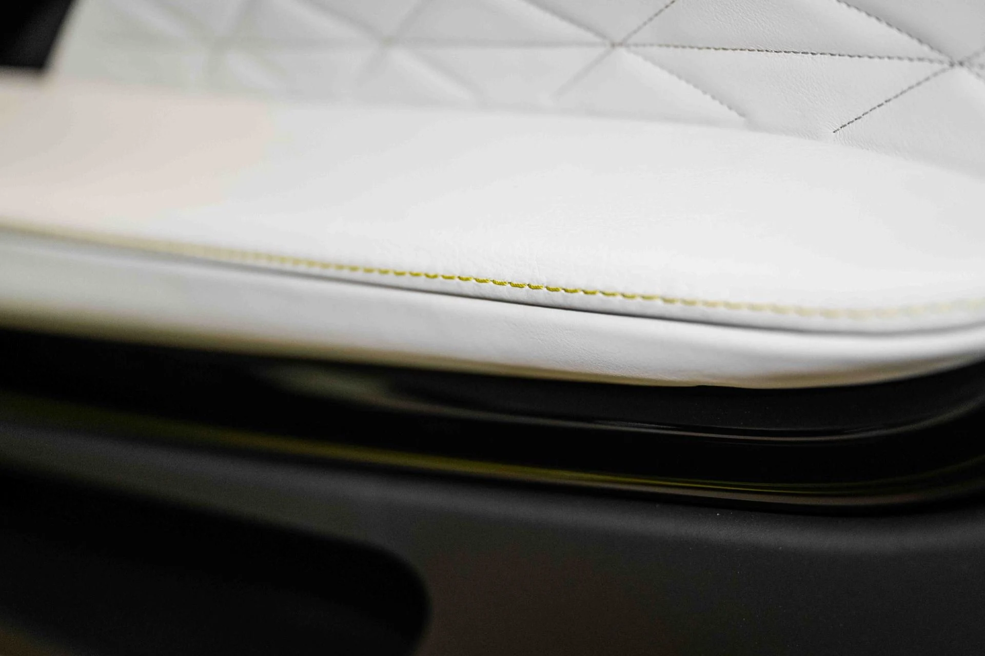 mph019_2214174377_Used_2025_Aston_Martin_DB_12_Coupe_1724764184_99ff540fbb