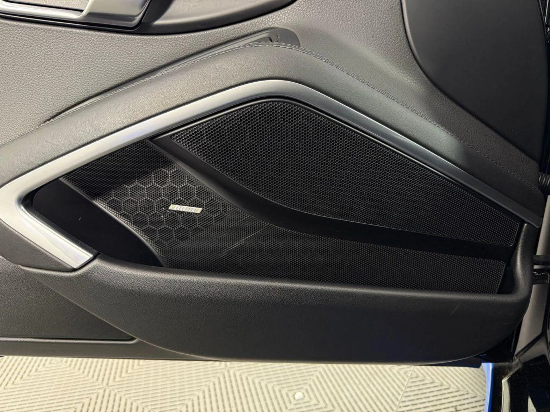 mph019_2215836410_Z1_Dxdzl_Di_CSL_Msciz_Rrj_iy_IN_4_c38d7f64a1