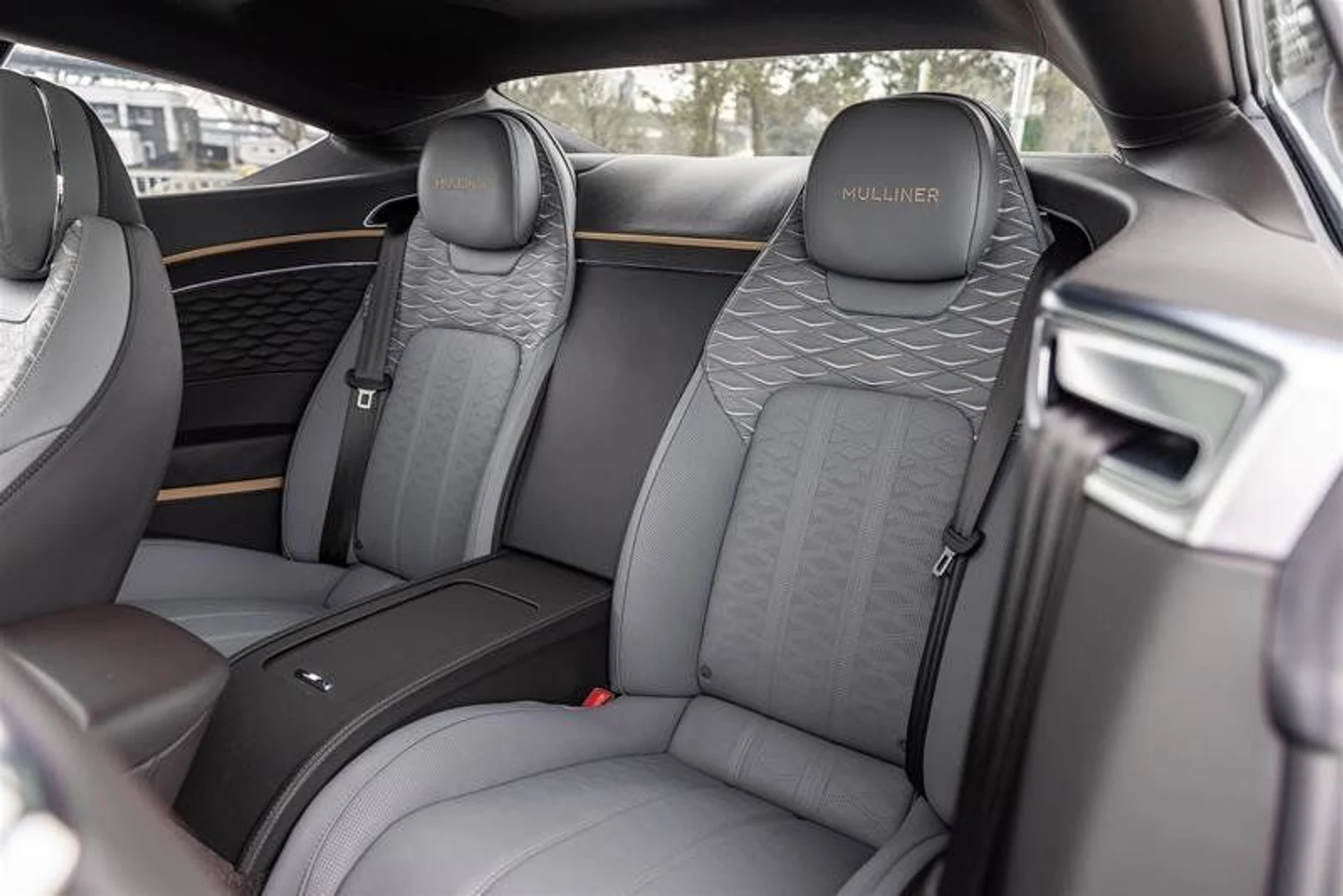 mph019_2216348618_37641600_04079_11714614_1577164514_6015c2e422