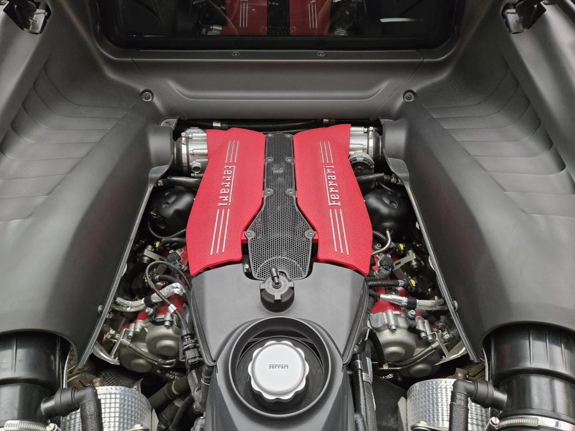 mph019_2219342067_Used_2017_Ferrari_488_GTB_1755757652_e4feaf6516