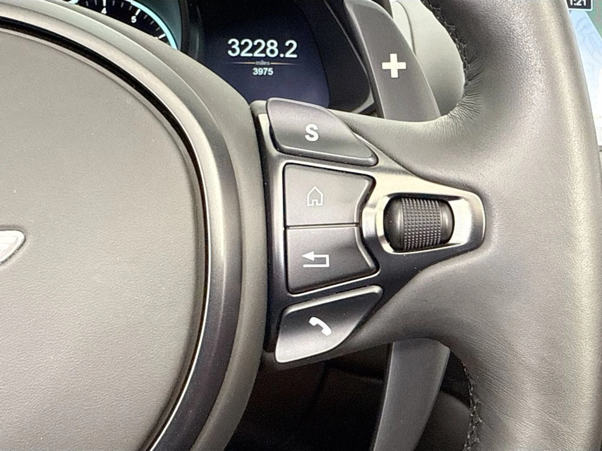 mph019_2229151105_used_2021_aston_martin_dbs_superleggeravolante_8119_22994396_20_1024_d37efe794e