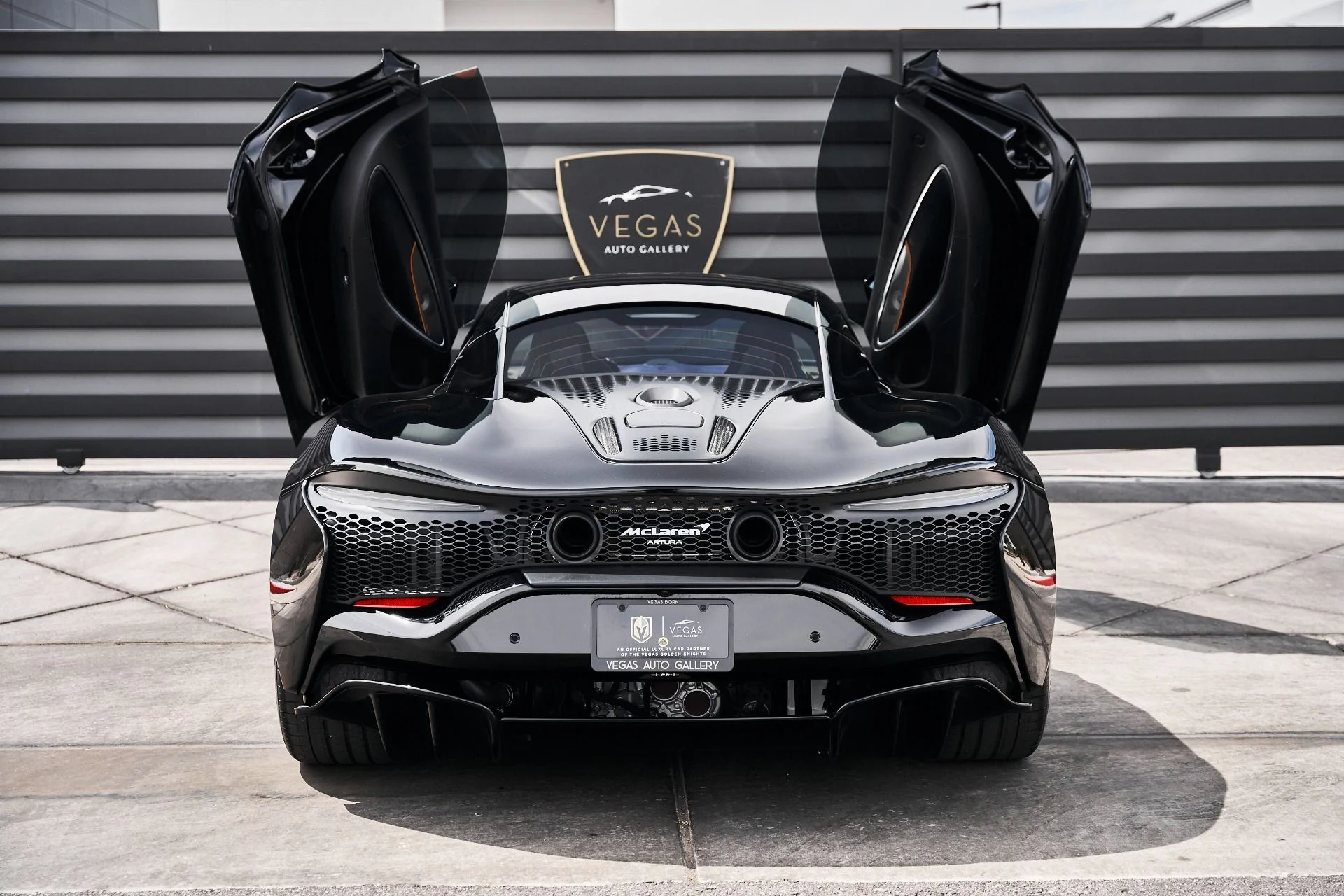 mph019_2230913659_Used_2024_Mc_Laren_Artura_1775583318_2891202c58