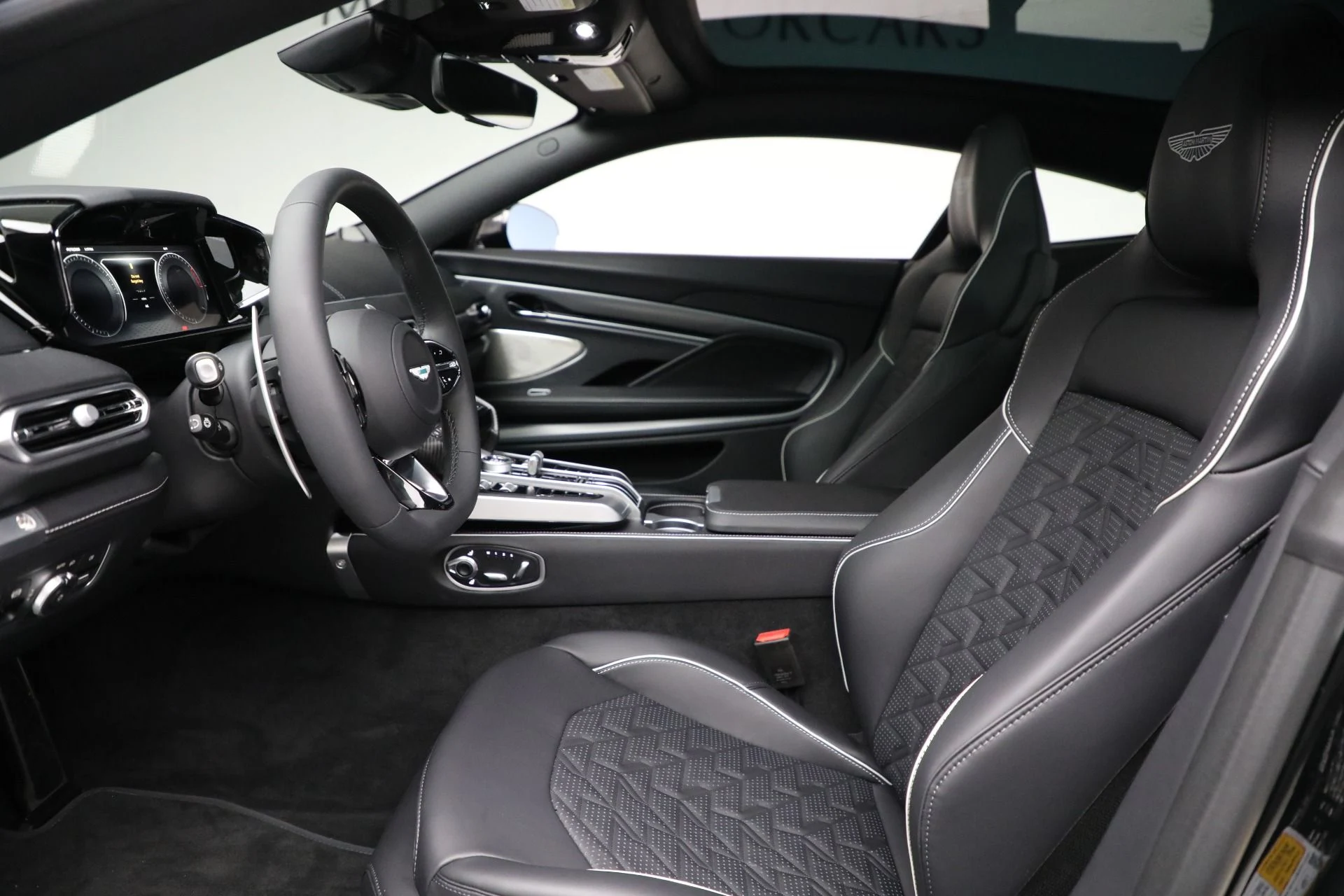 mph019_22318631_New_2025_Aston_Martin_Vanquish_ee142d5703